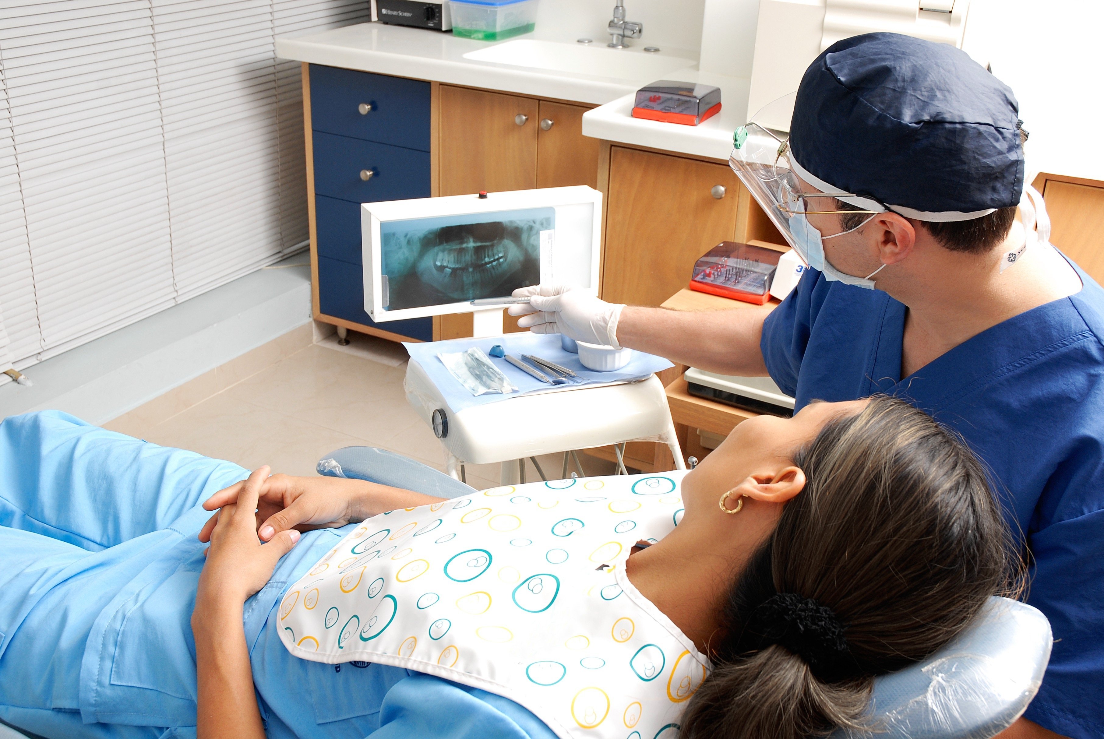 Los dentistas piden cerrar las clínicas dentales por el coronavirus