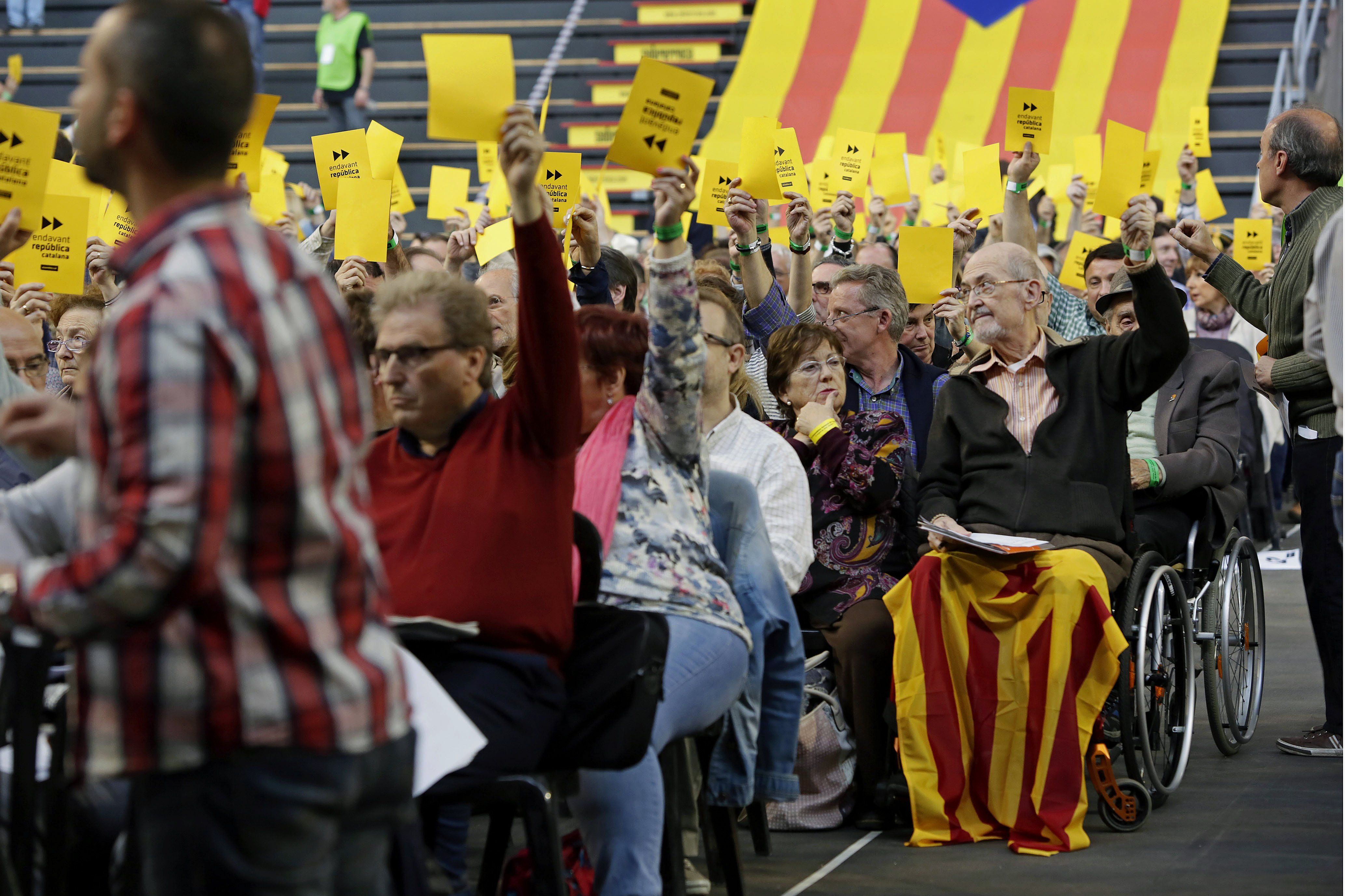 Revolta de membres del secretariat de l'ANC per la manca de transparència