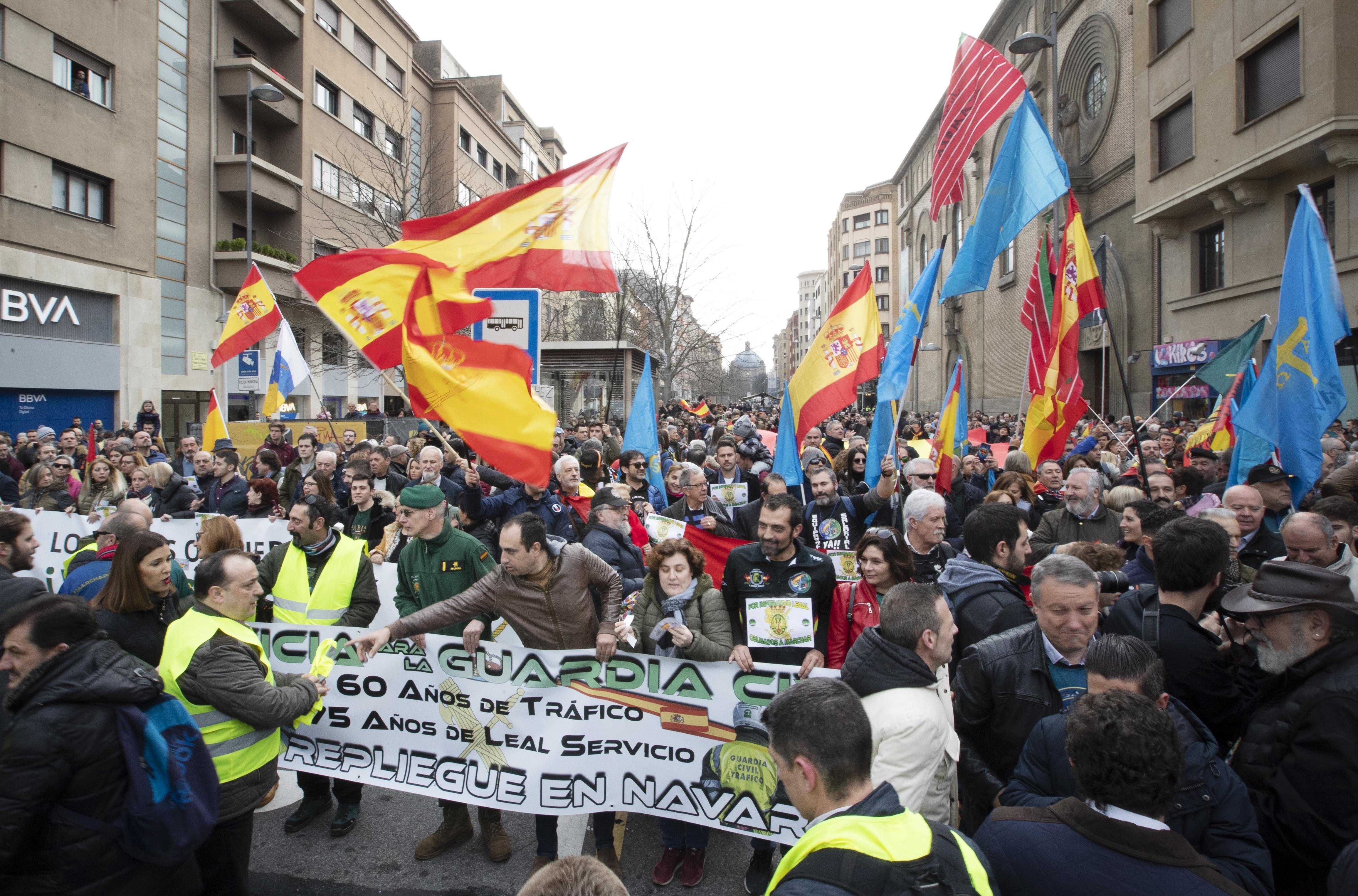 Protesta españolista en Pamplona contra el traspaso del tráfico
