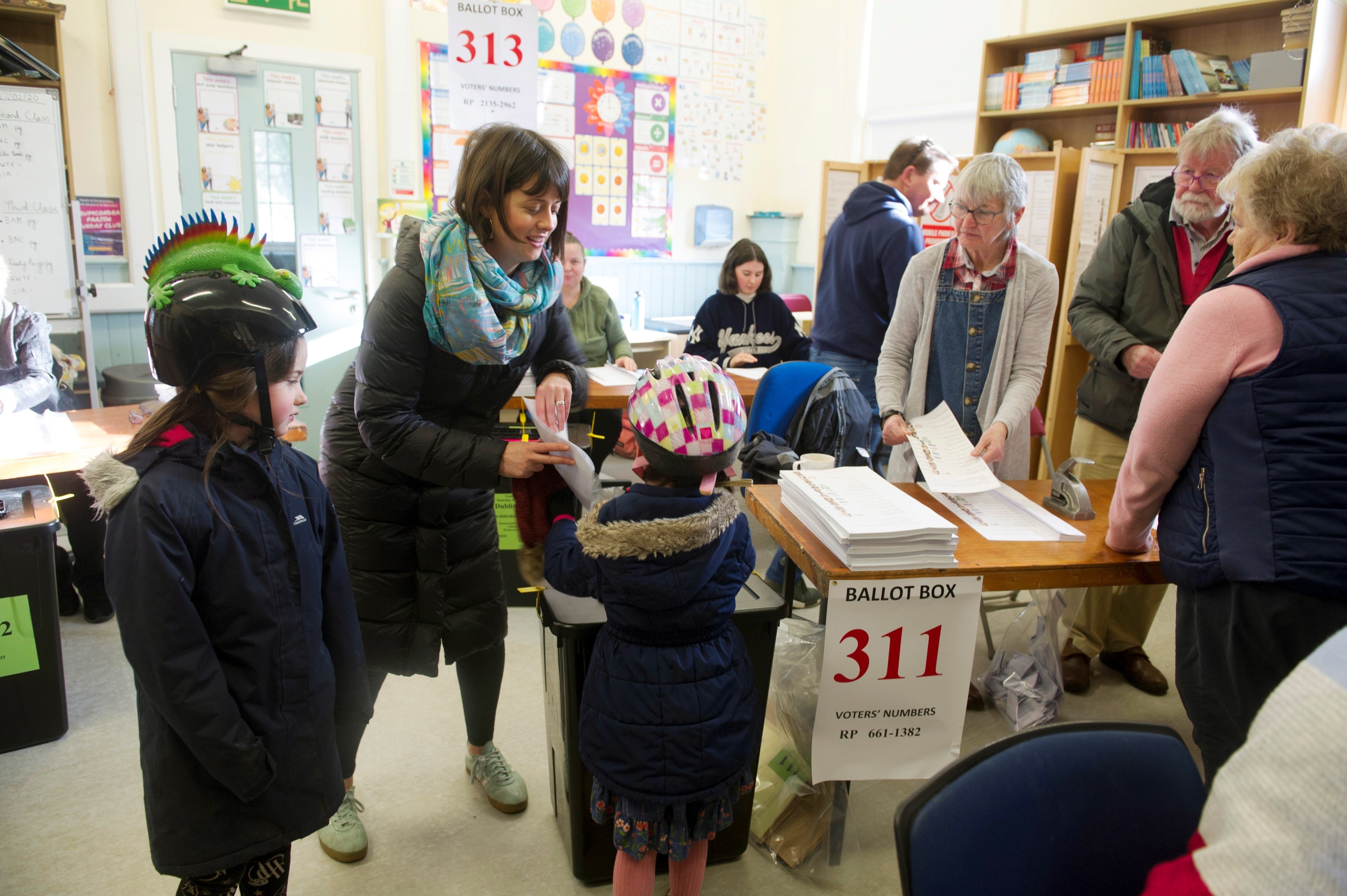 Arranca el recuento de las elecciones irlandesas donde se espera un