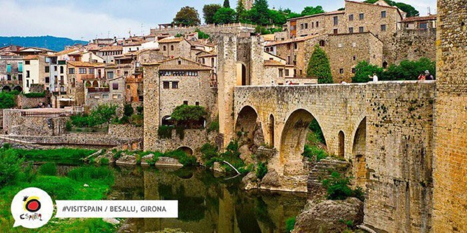 La embajada española censura la estelada del puente de Besalú en Japón