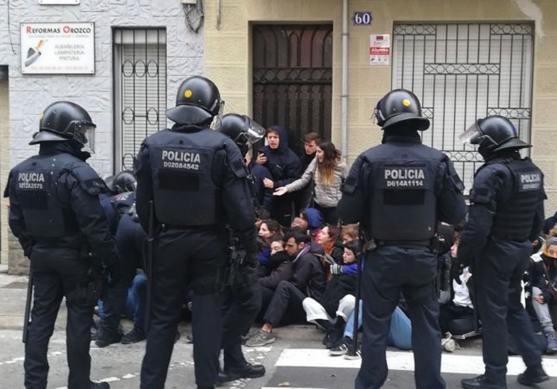 Suspenen l'execució del desnonament del veí del Clot de 92 anys