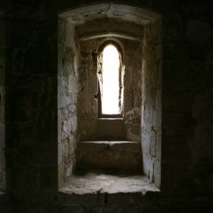 Història pseudohistòria finestra castell pixabay