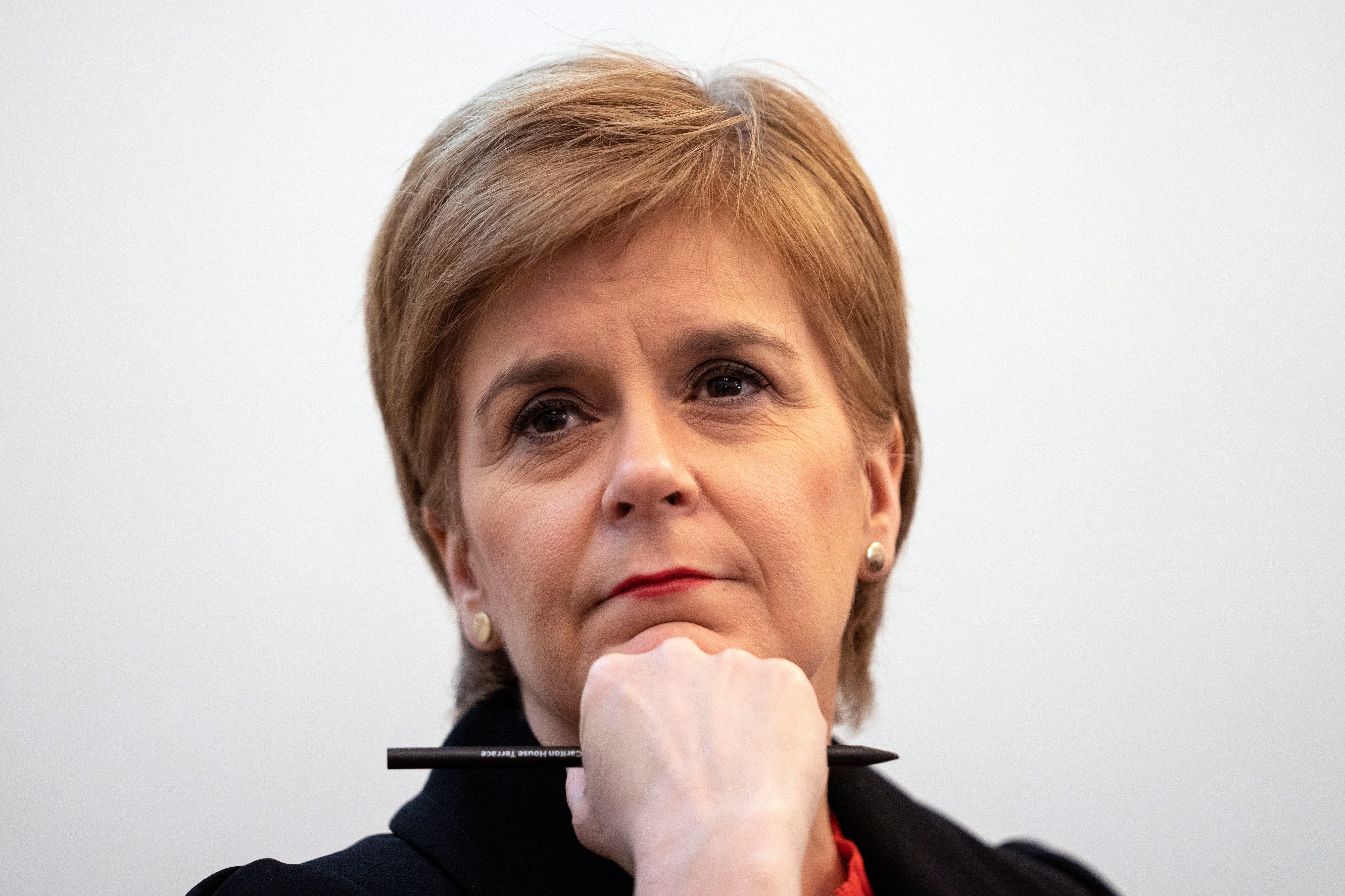 Sturgeon se plantea llevar el veto al referéndum de Johnson a los tribunales