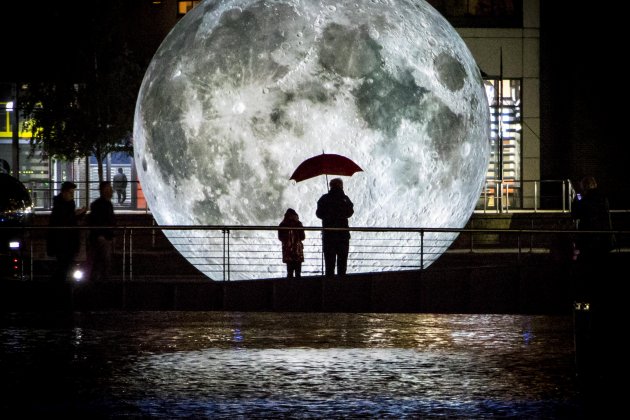 LukeJerram Moon MuseumoftheMoonbyLukeJerram.LightNightLeedsUK2017.Photo(c)CarlMilner