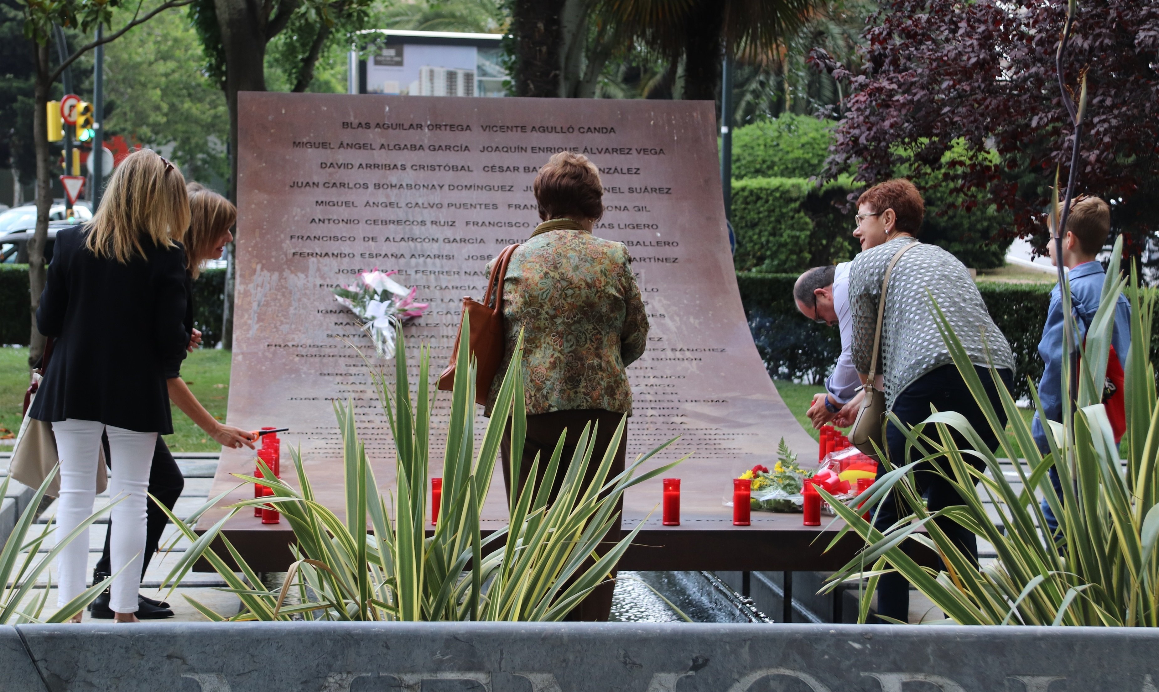 Disset anys després encara lliuren restes de les víctimes del Iak-42