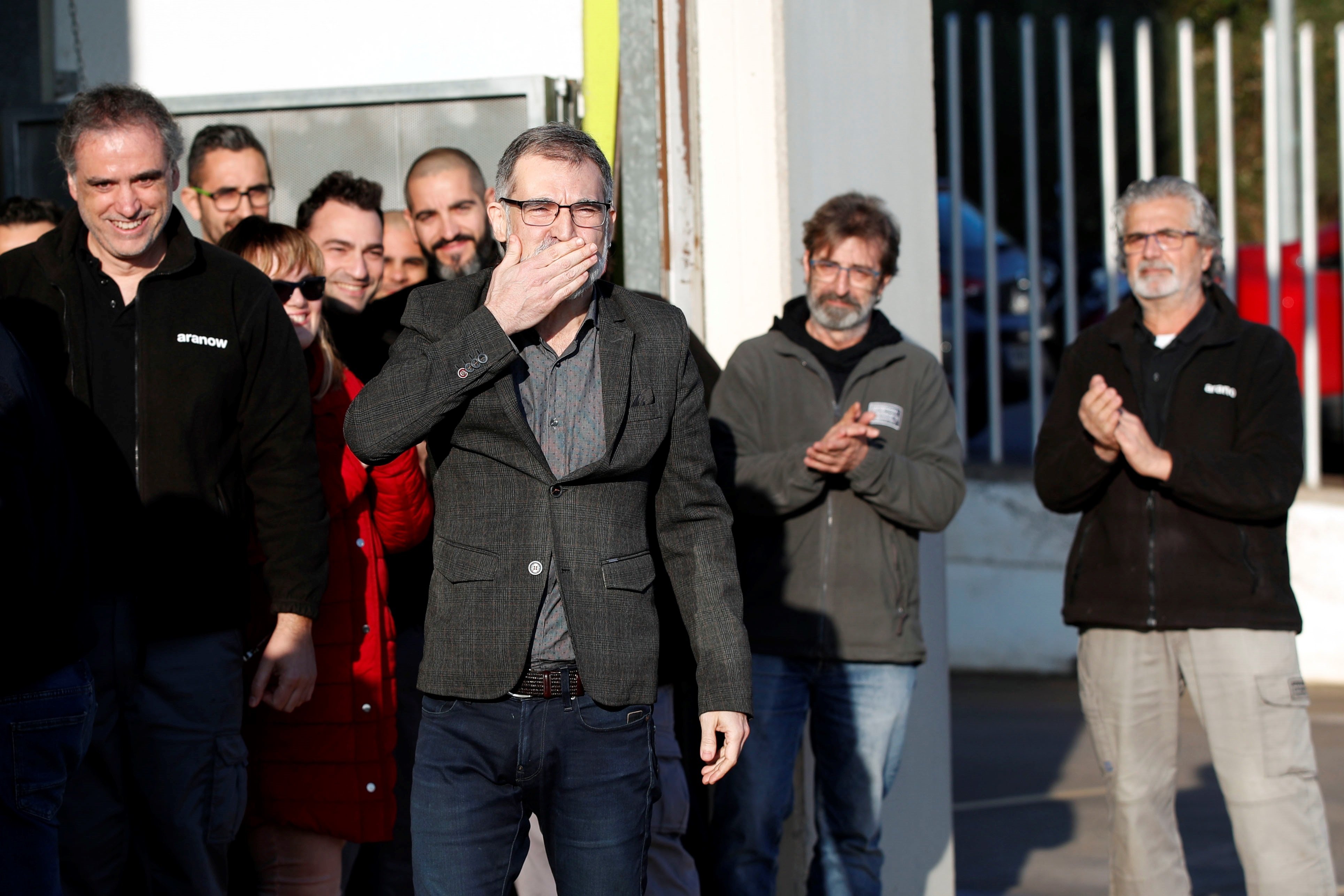 Emotive return to the factory: jailed Jordi Cuixart begins work regime