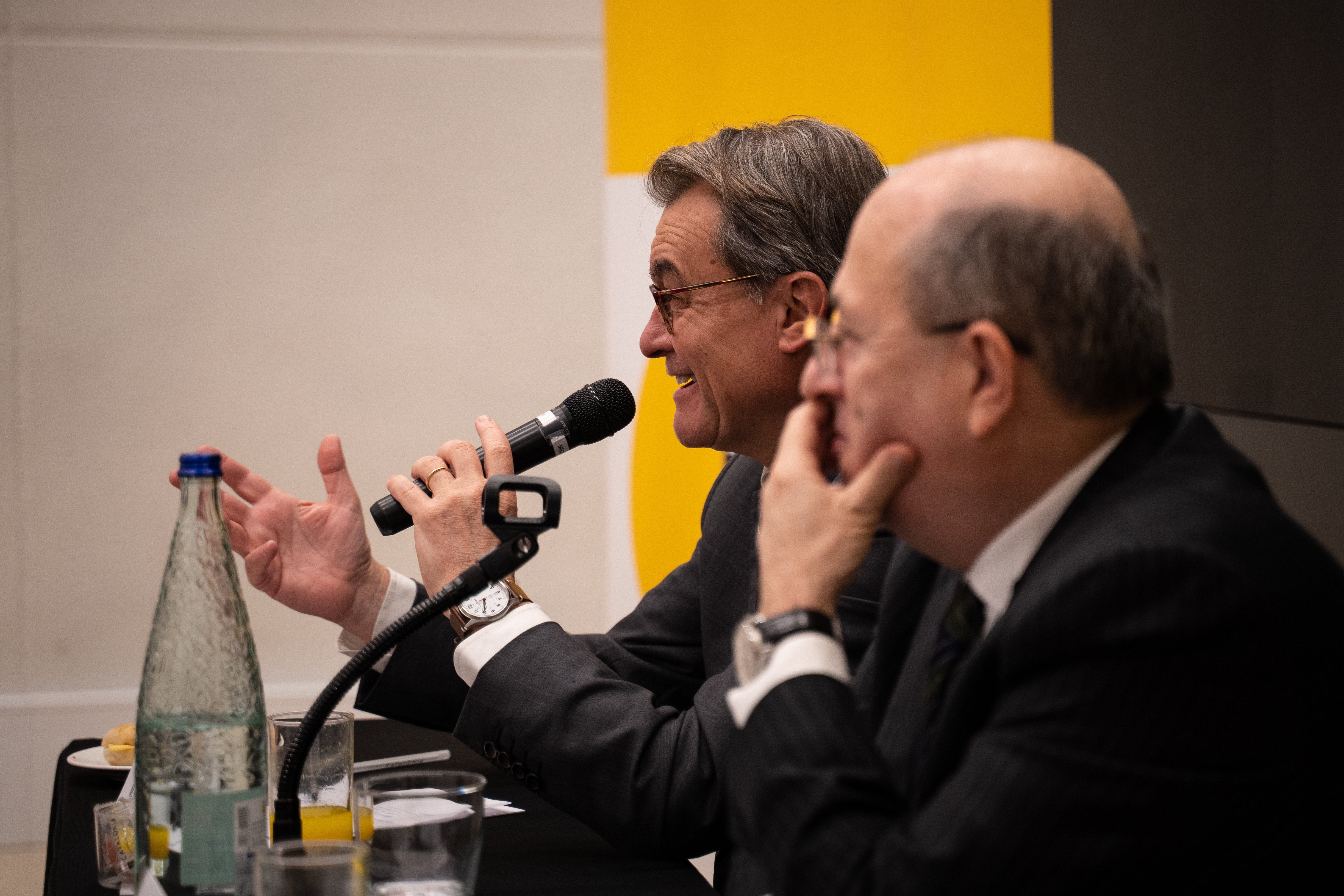 Los miembros del Club El Nacional desayunan con Artur Mas