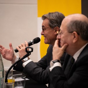 Els membres del Club El Nacional esmorzen amb Artur Mas