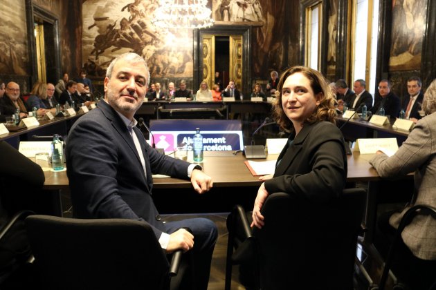 colau-collboni-ajuntament-serveis-mobile-ACN colau-collboni-ajuntament-serveis-mobile-ACN