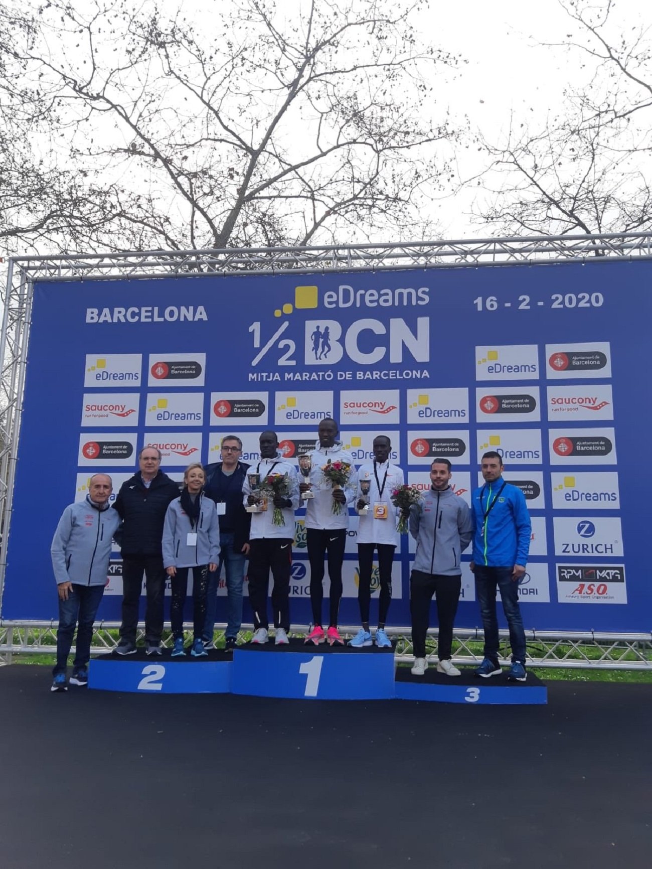 Víctor Chumo i Ashete Bereke s'imposen en la 30a Mitja Marató de Barcelona