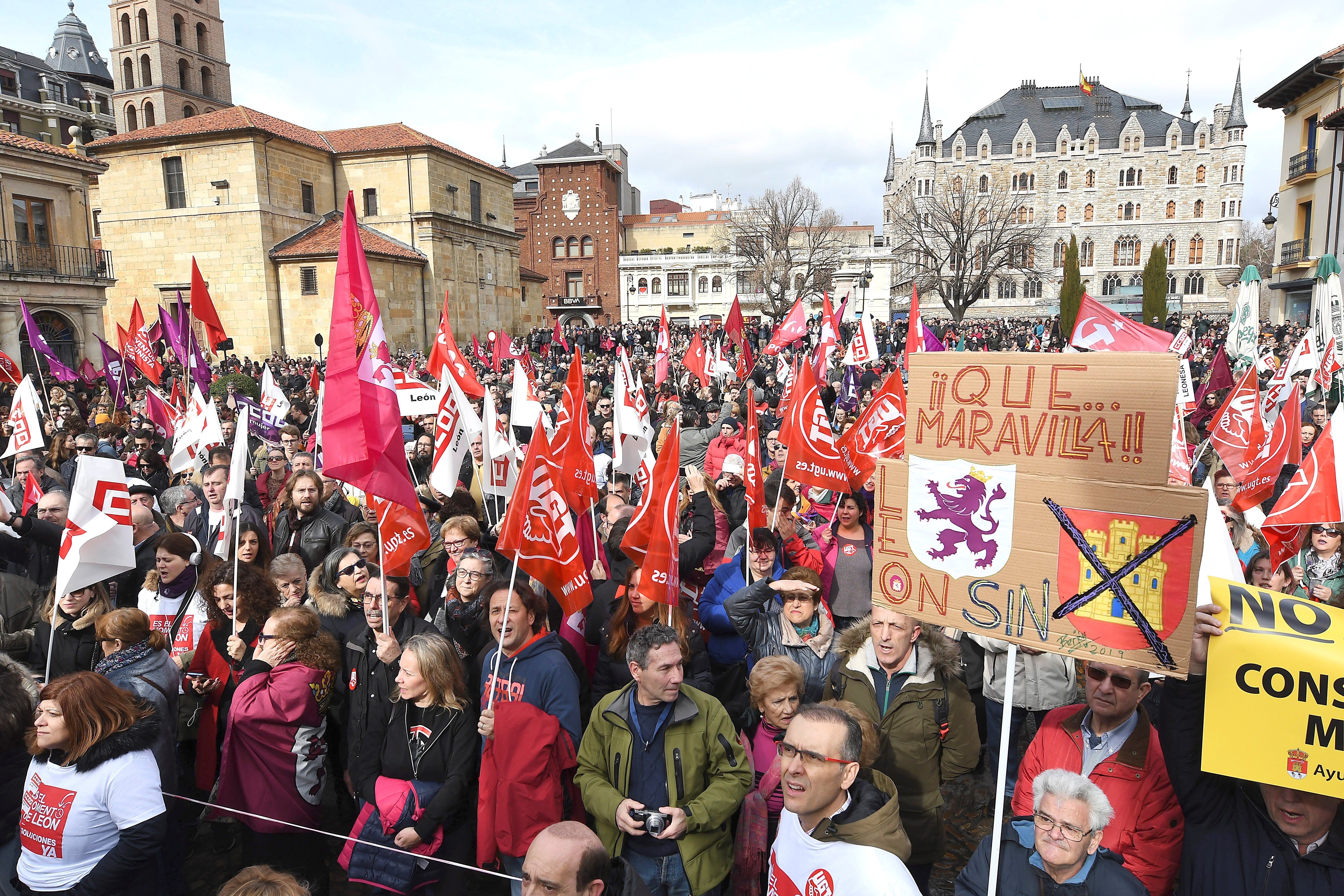 El cartell prolleonès inspirat en l'anunci de l'1-O: "Quin futur vols?"