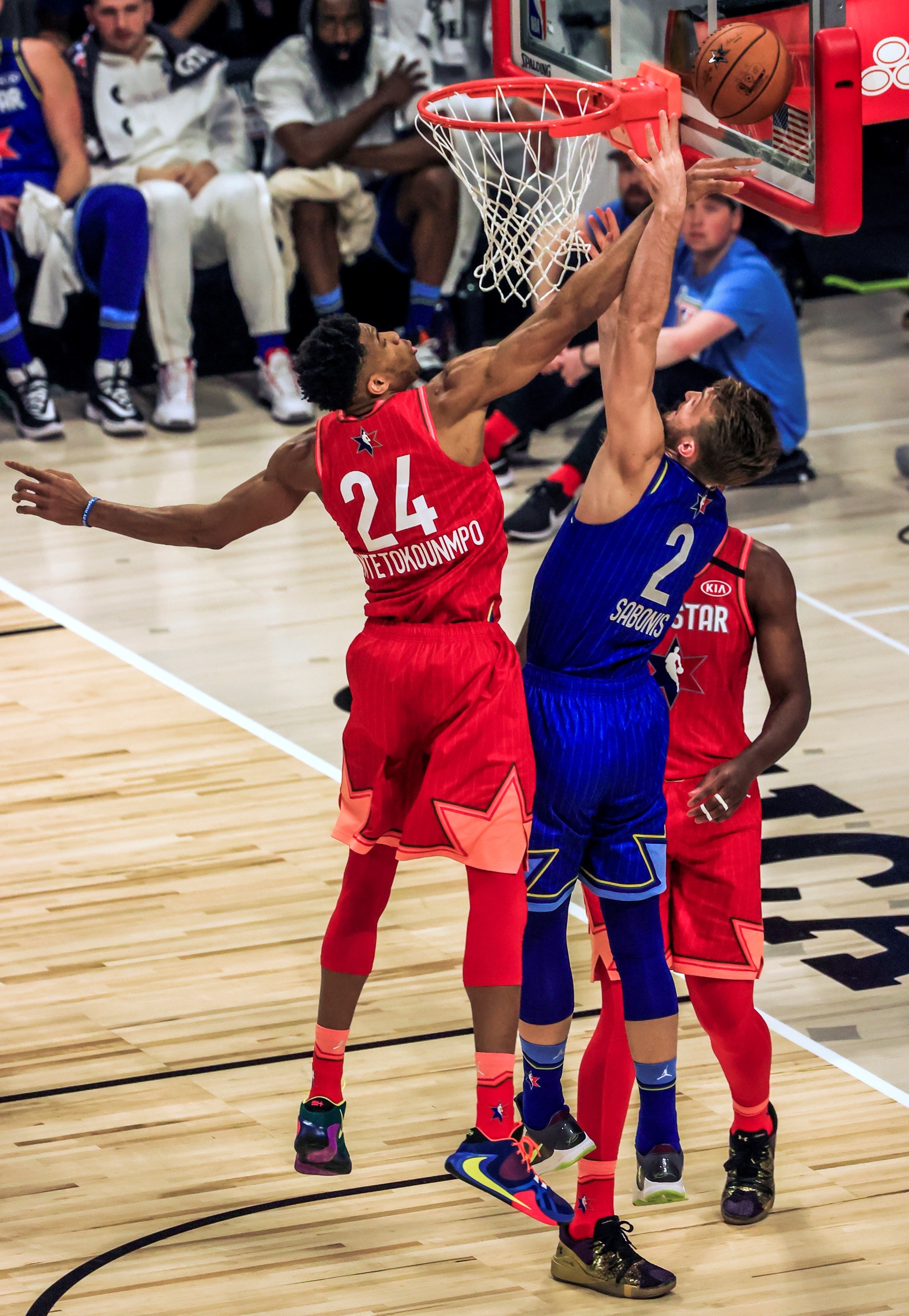 El 'All-star' recupera la intensidad para homenajear a Kobe Bryant