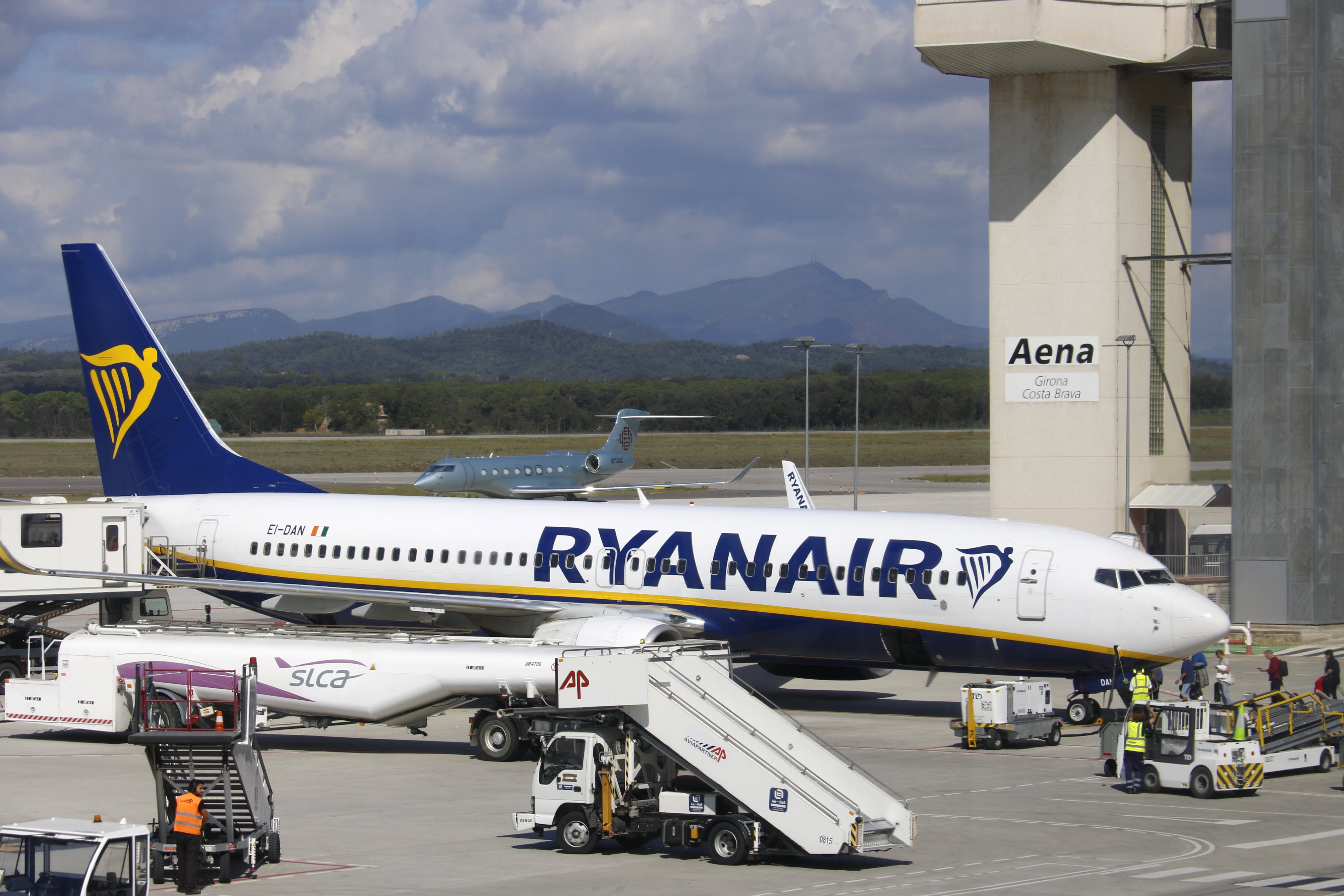 Ryanair amenaça la plantilla de Girona amb més acomiadaments