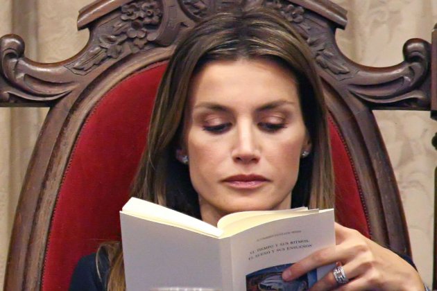 leticia leyendo gtres leticia leyendo gtres