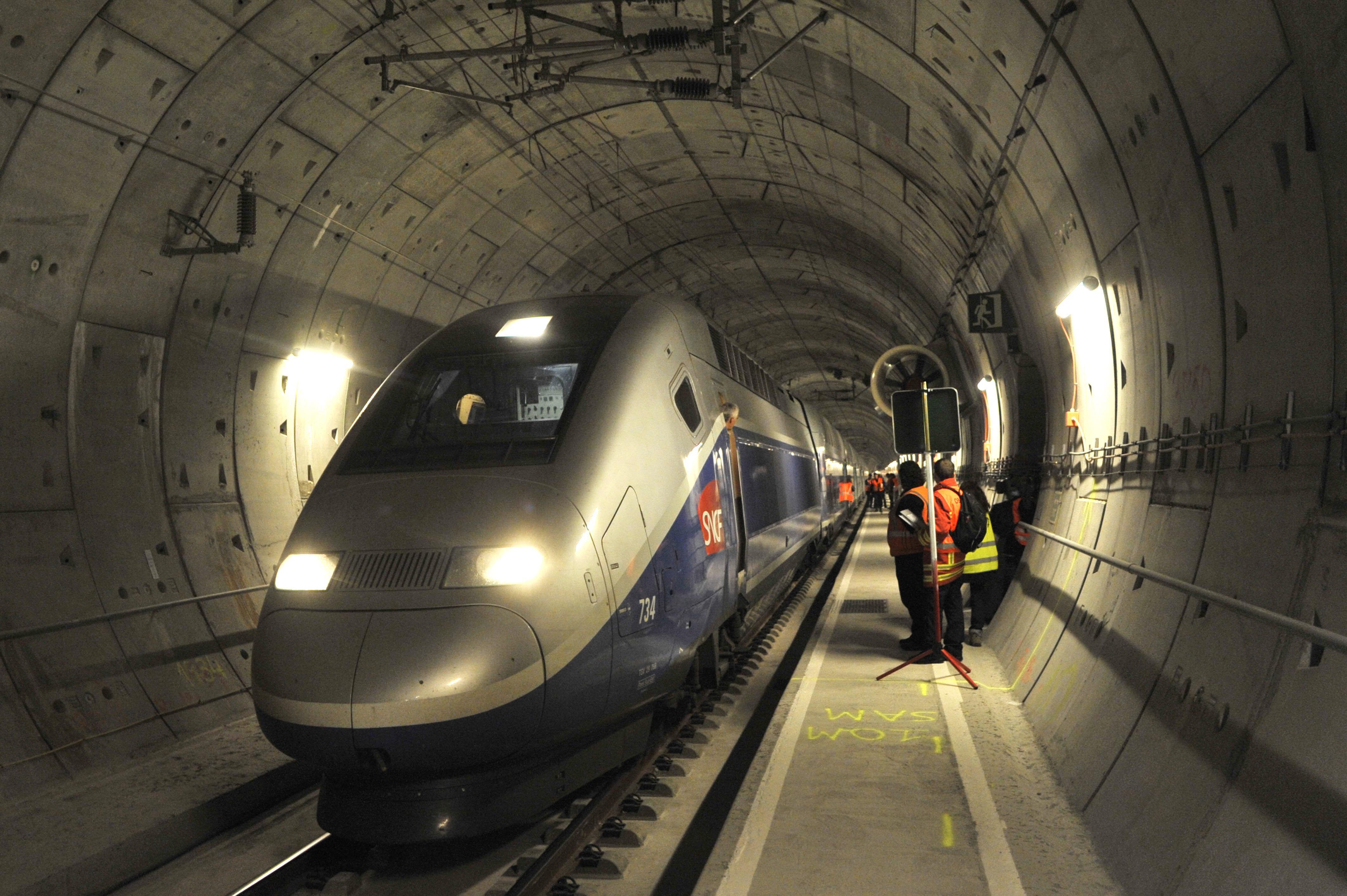 El govern espanyol assumeix el rescat del túnel de l'AVE del Portús