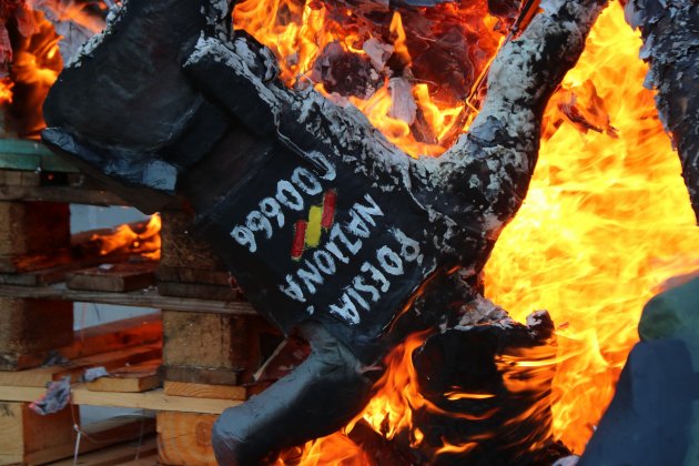 paracaigudista cremat carnestoltes ribes - ACN