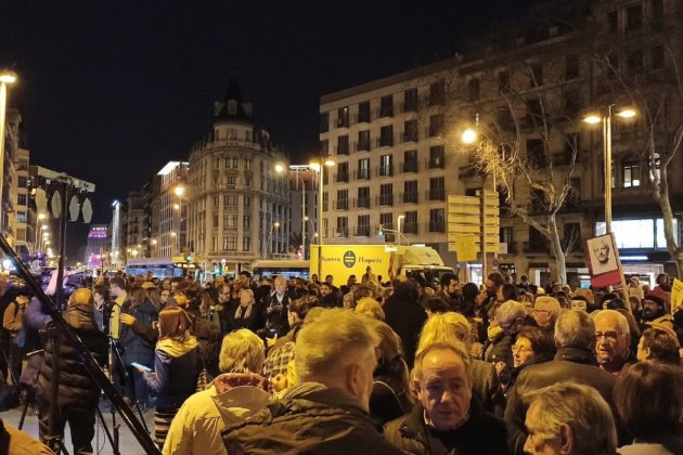 manifestacio assange universitat   maria carbó