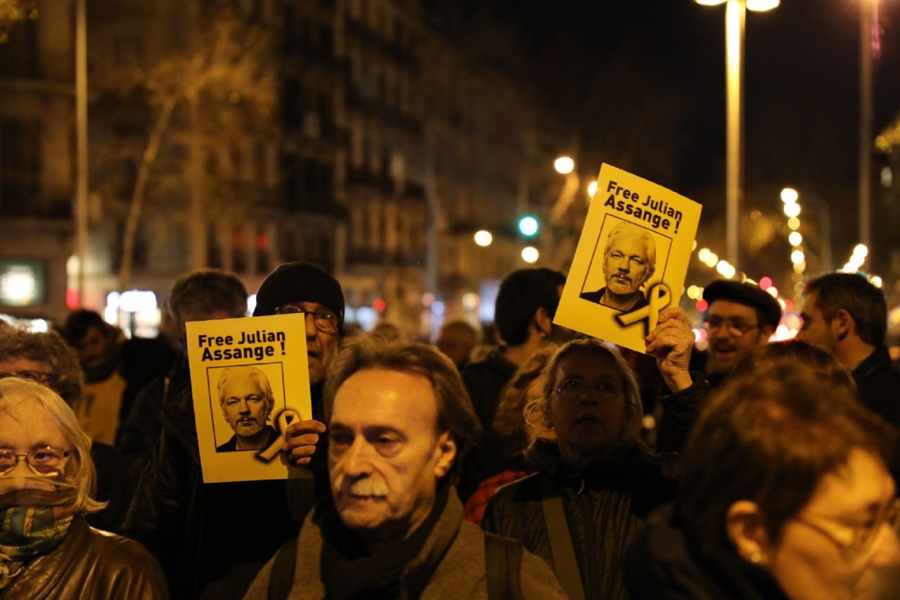 Catalan pro-independence groups march in support of Julian Assange