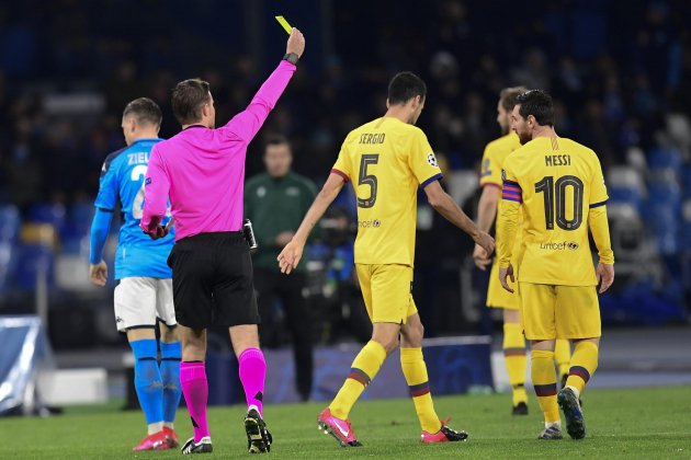 Busquets Messi targeta groga Nàpols Barça EFE