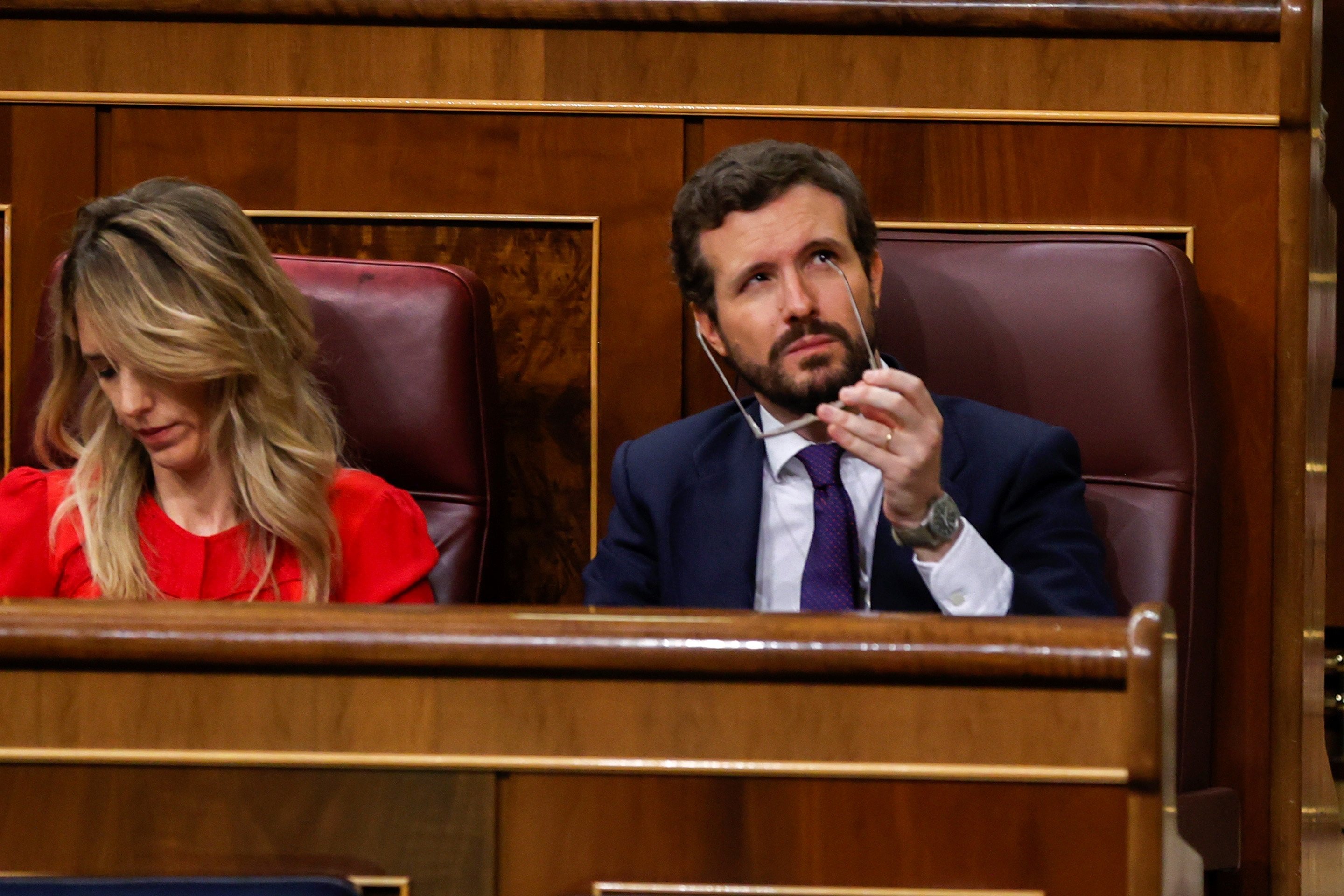 Casado acusa a Sánchez de negociar con el "virus independentista"