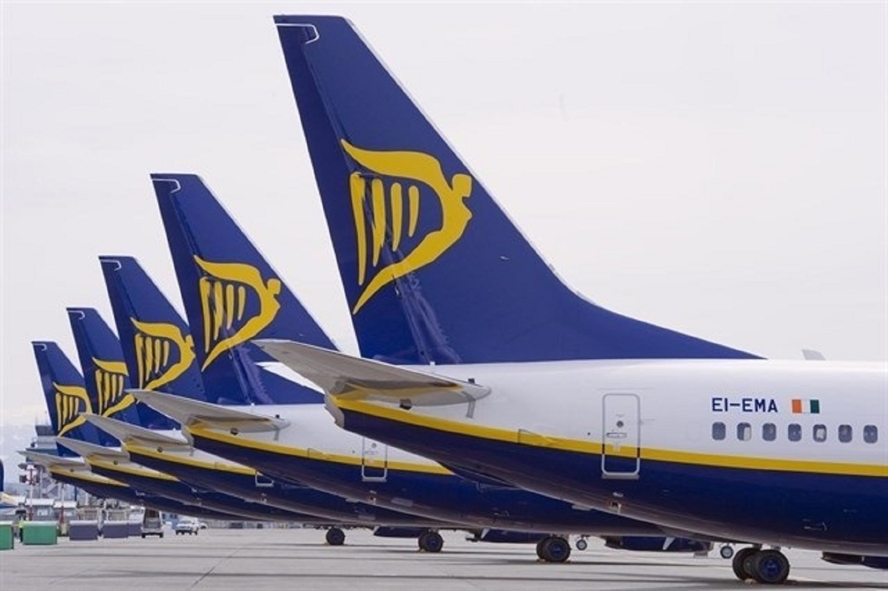 Ryanair suspèn la majoria de vols i farà acomiadaments temporals pel coronavirus