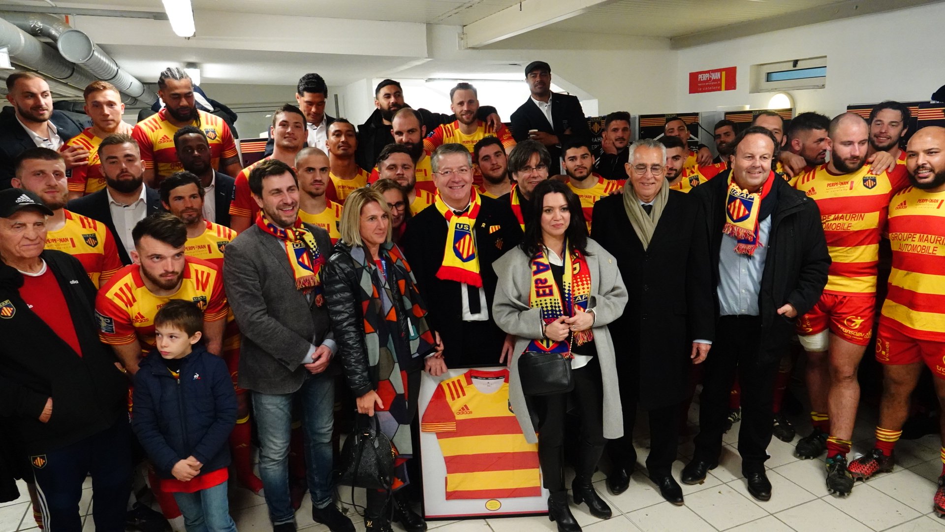 Allau de suports a Puigdemont a l'estadi de la USAP de Perpinyà