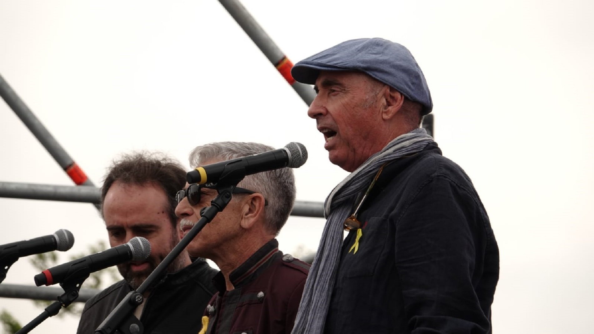 VÍDEO |Llach,  Mas i Jacquet canten a cappella a Perpinyà