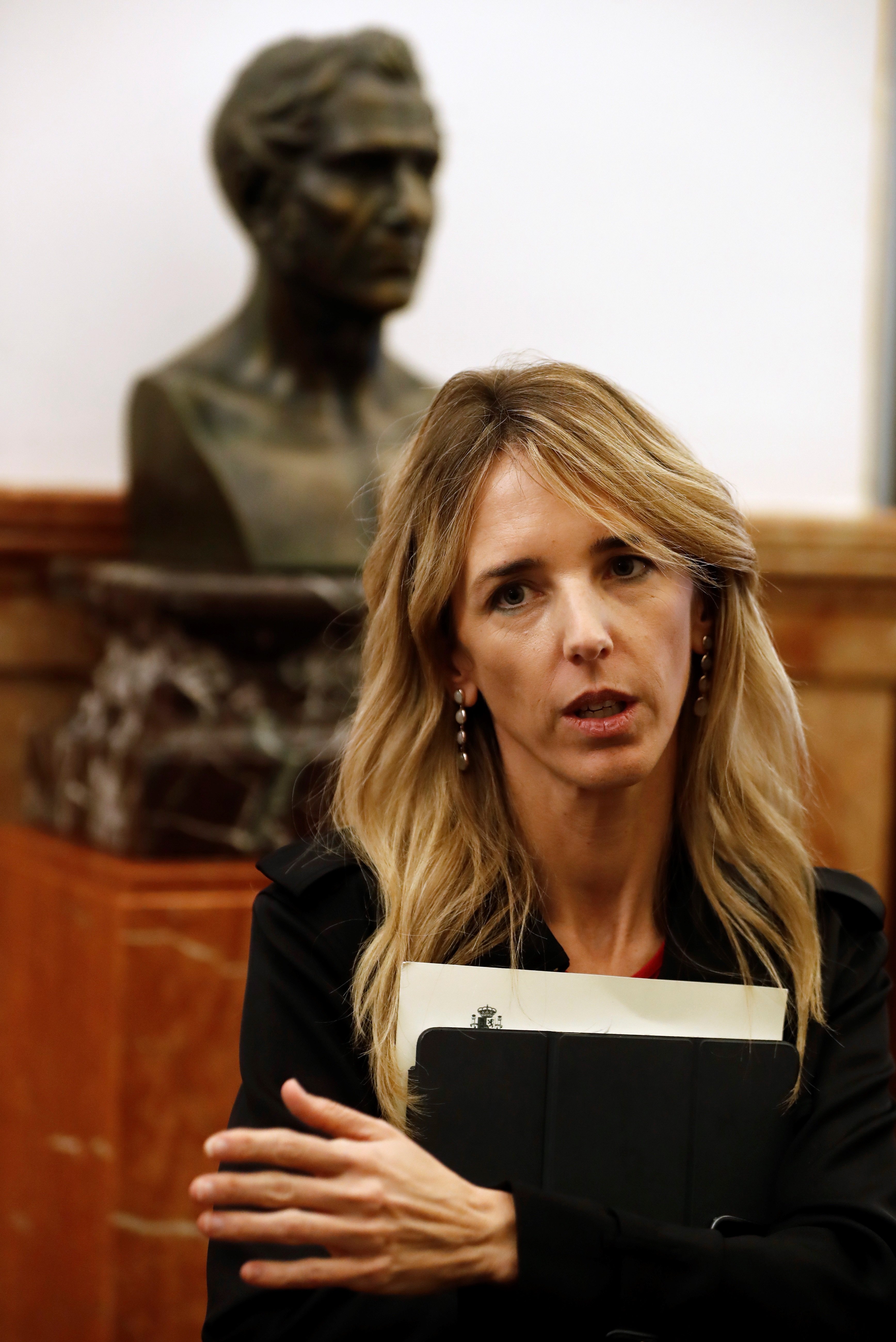 El ridículo de Cayetana con Macron