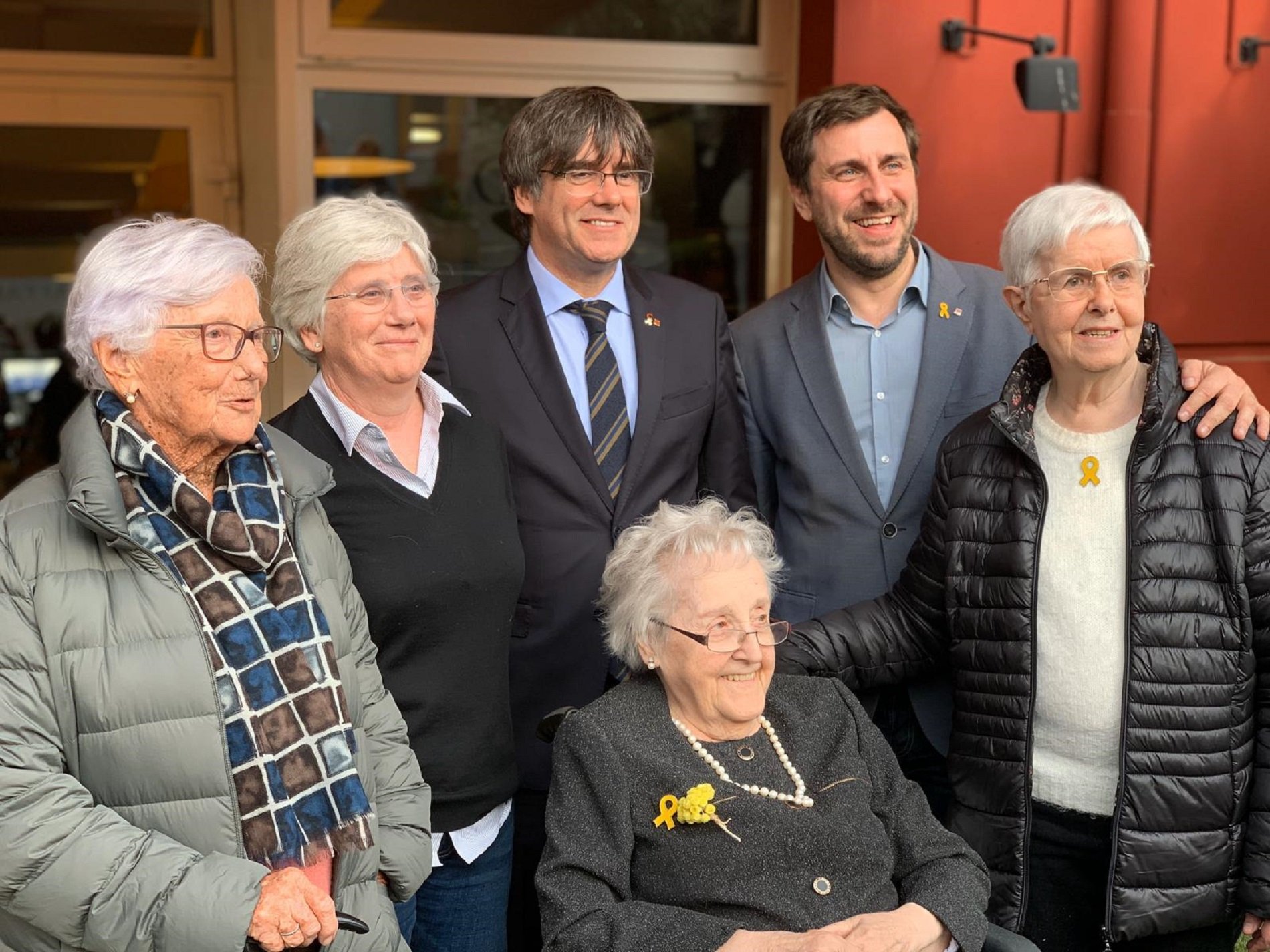 El tierno reencuentro de Puigdemont, Comín y Ponsatí con sus madres