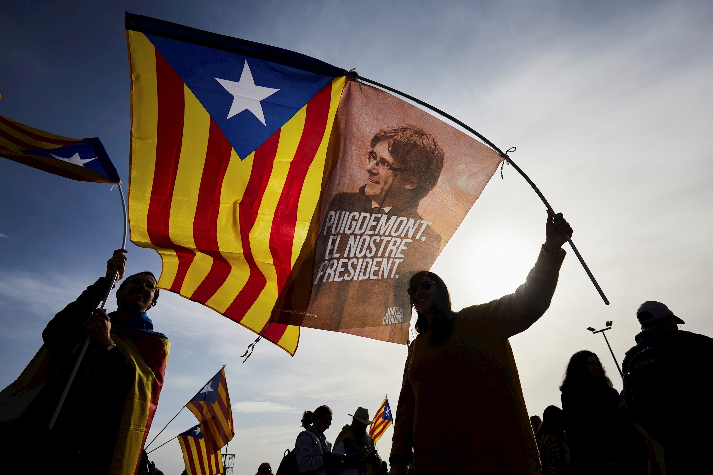 La Junta Electoral ordena retirar les estelades i la imatge de Puigdemont de l'Ajuntament d'Òrrius