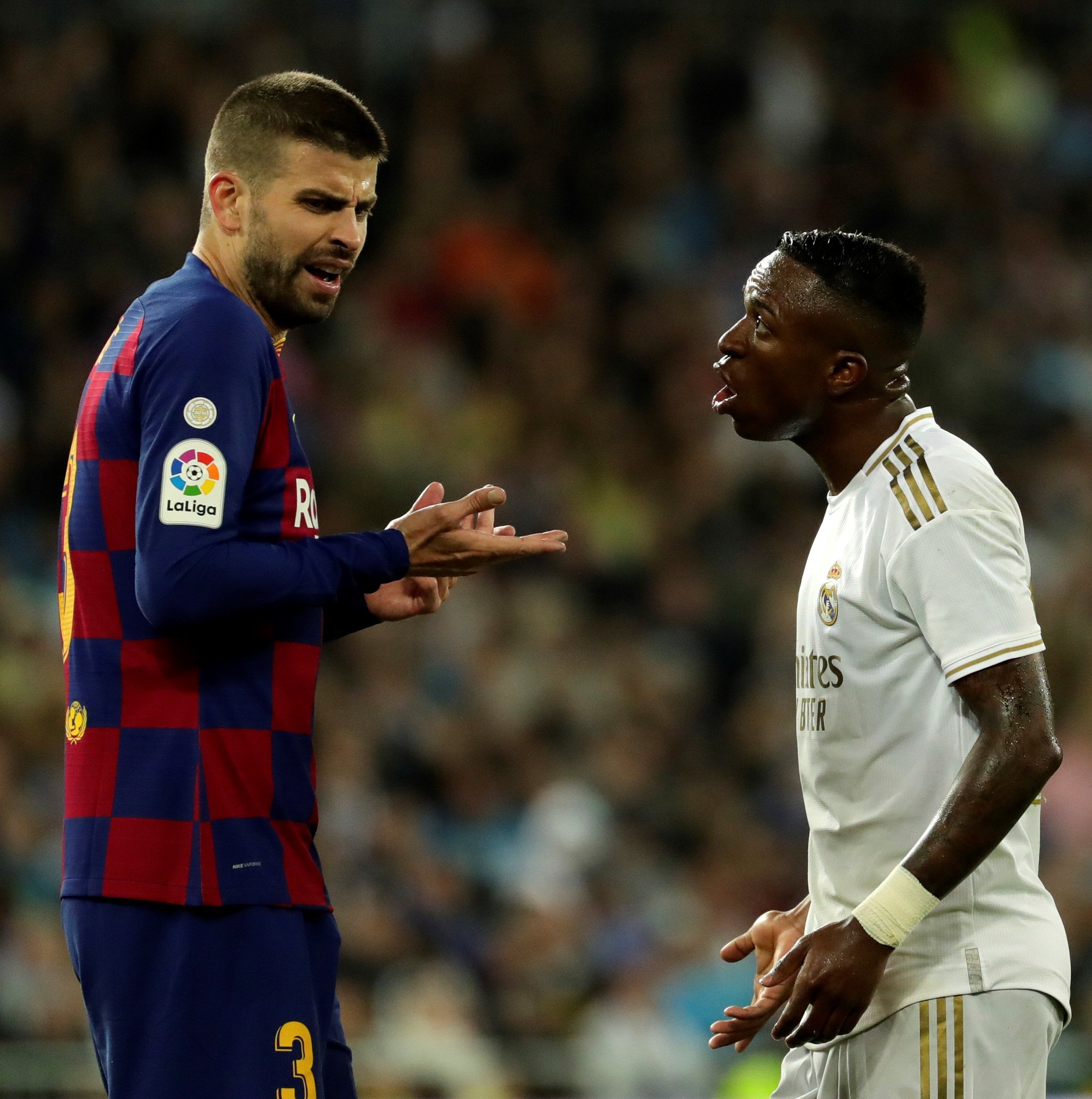 Piqué estalla contra Vinícius durante el Clásico: "¿Estás loco?"