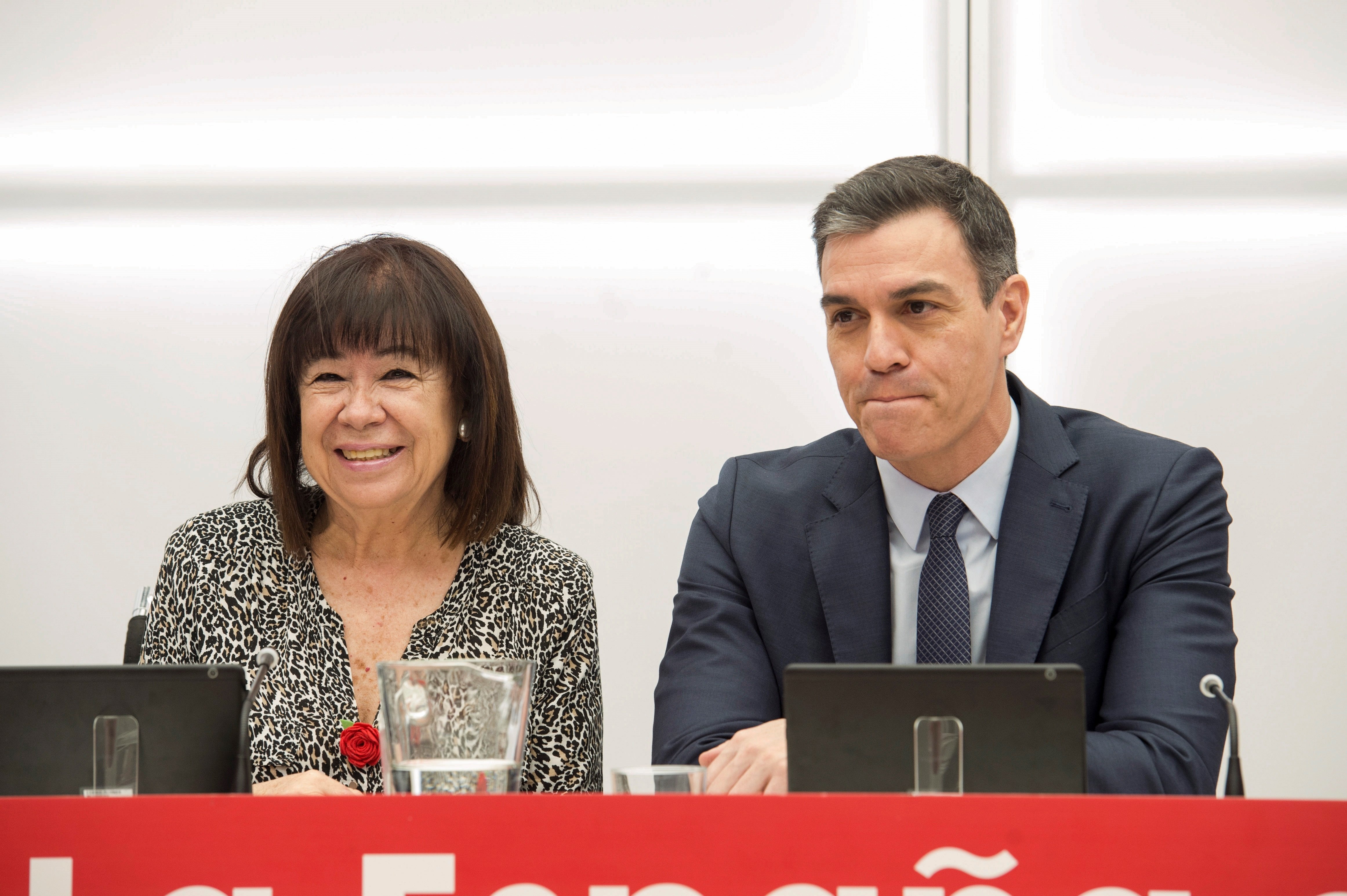 El PSOE asegura compartir "lo fundamental" del discurso del Rey y Sánchez calla