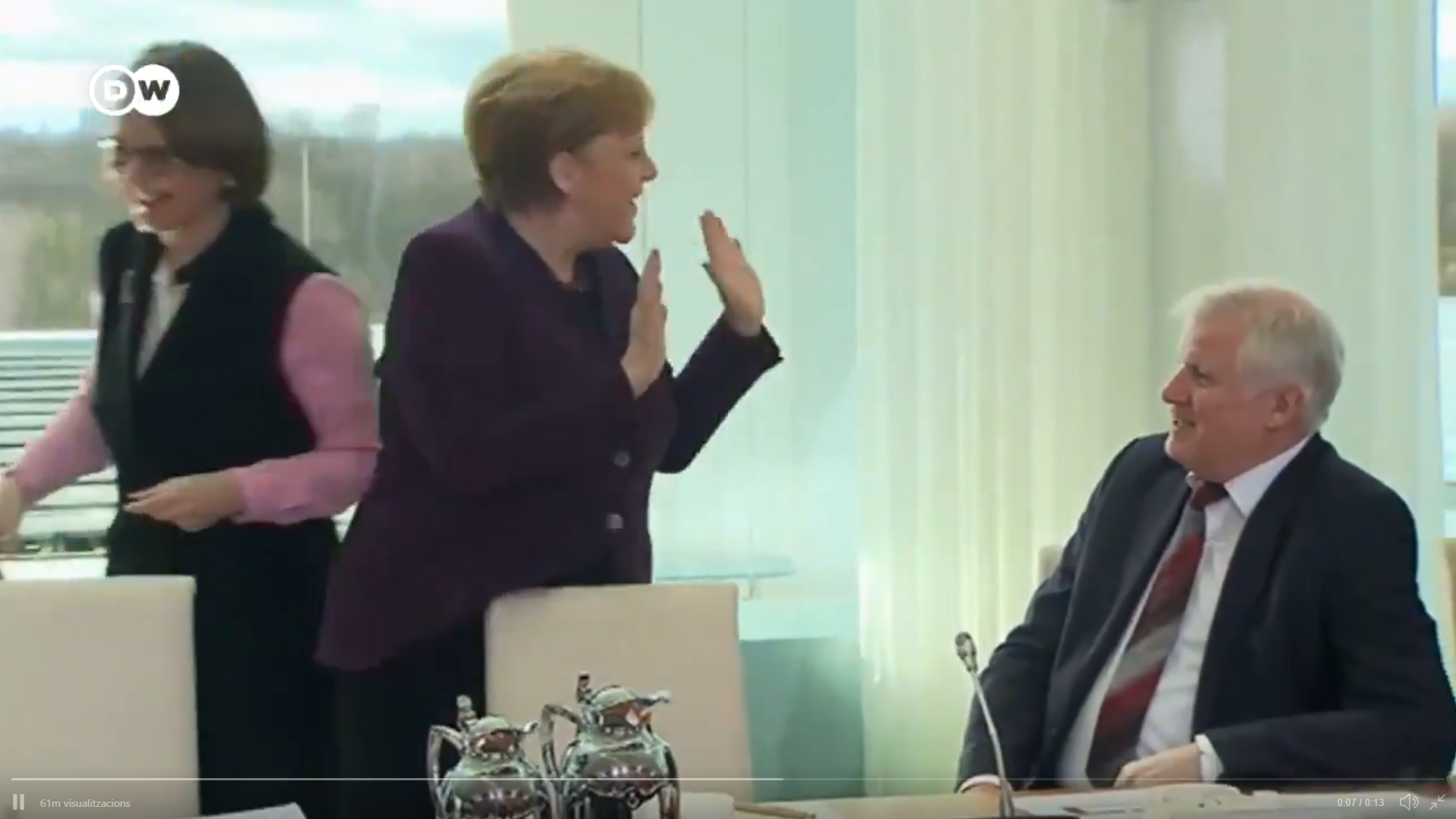 El ministre d'Interior alemany nega la salutació a Merkel pel coronavirus