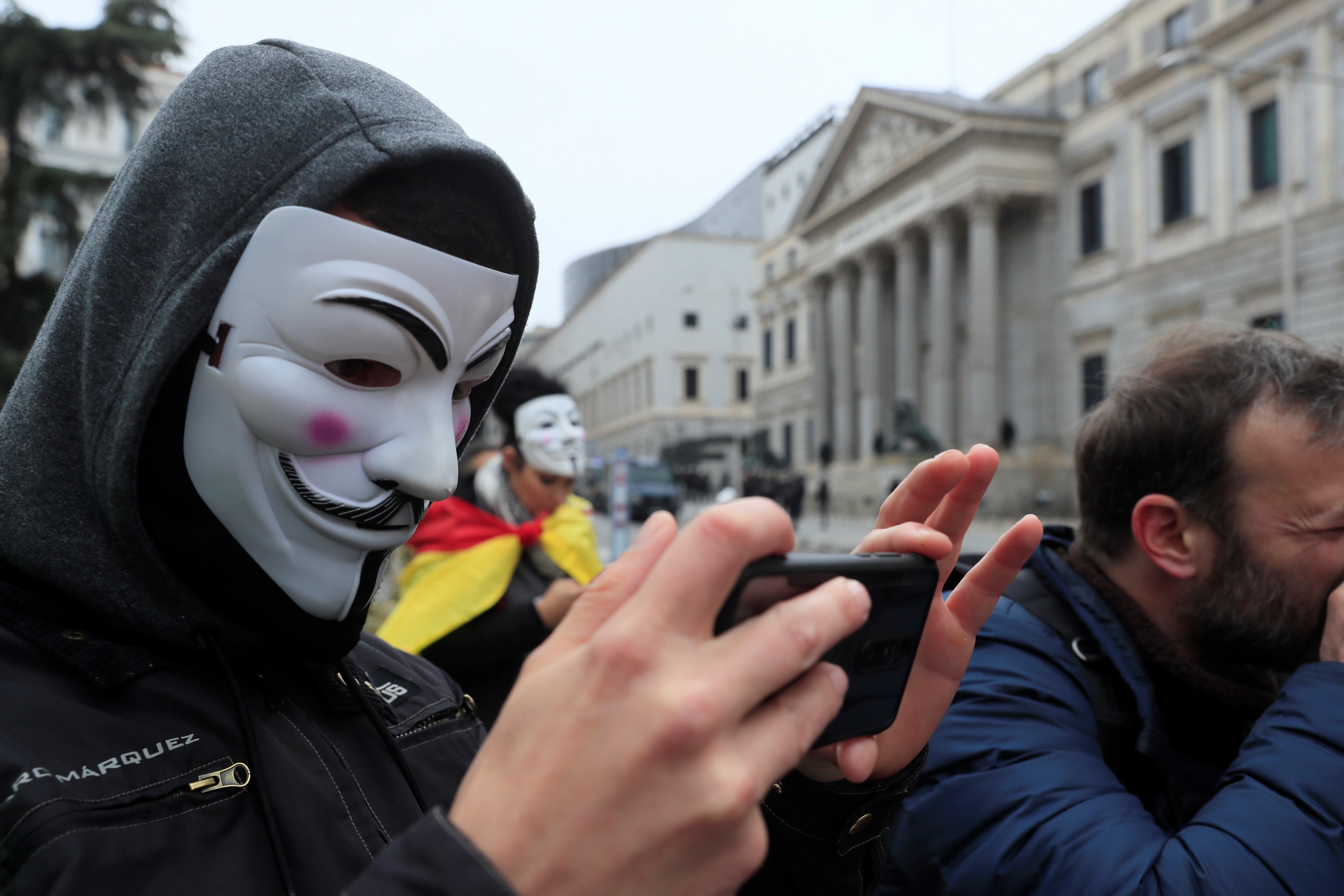 Amb màscares i sense respectar el cordó de seguretat, així es manifesta Jusapol