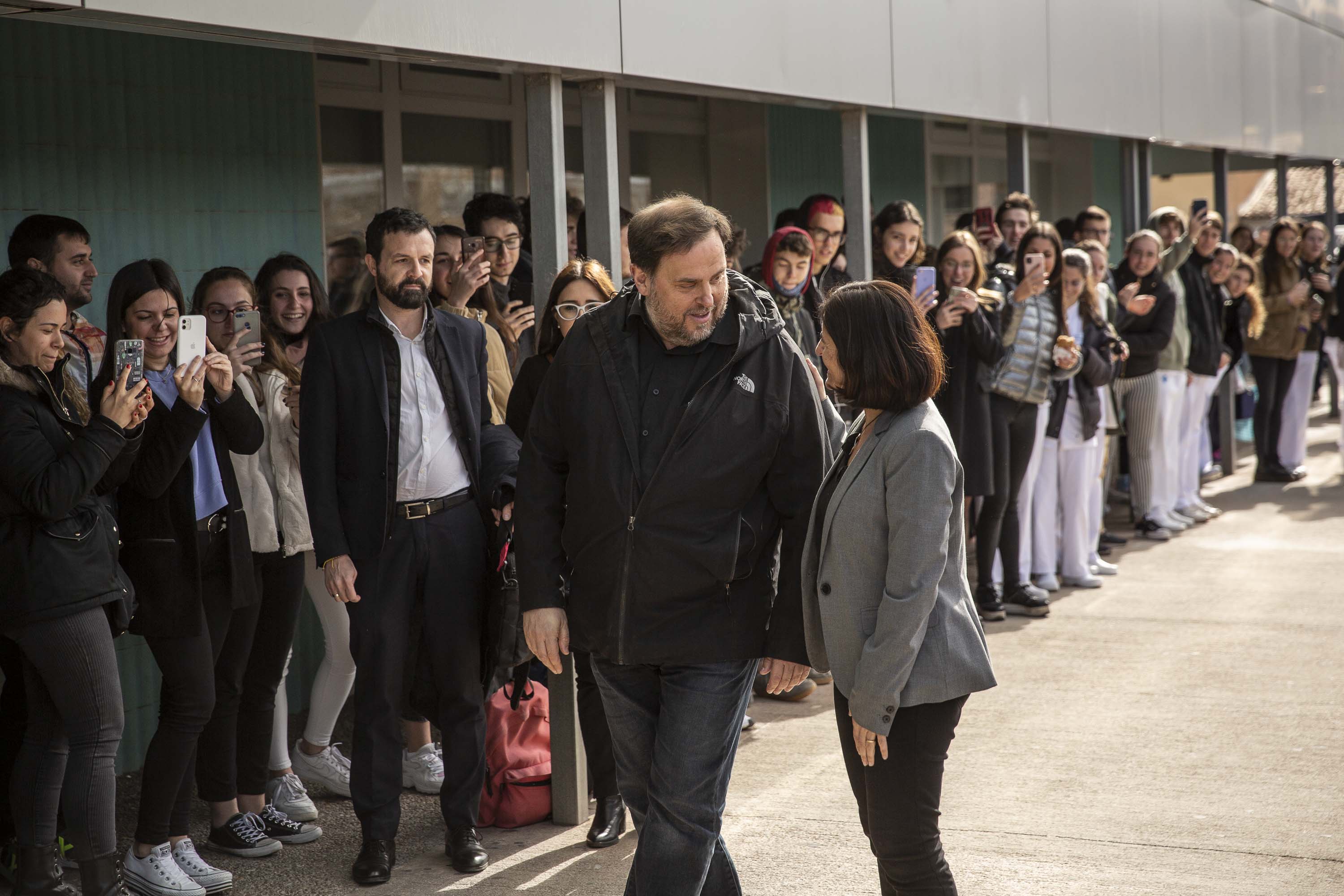 VÍDEO | Junqueras, ovacionat en arribar a la universitat