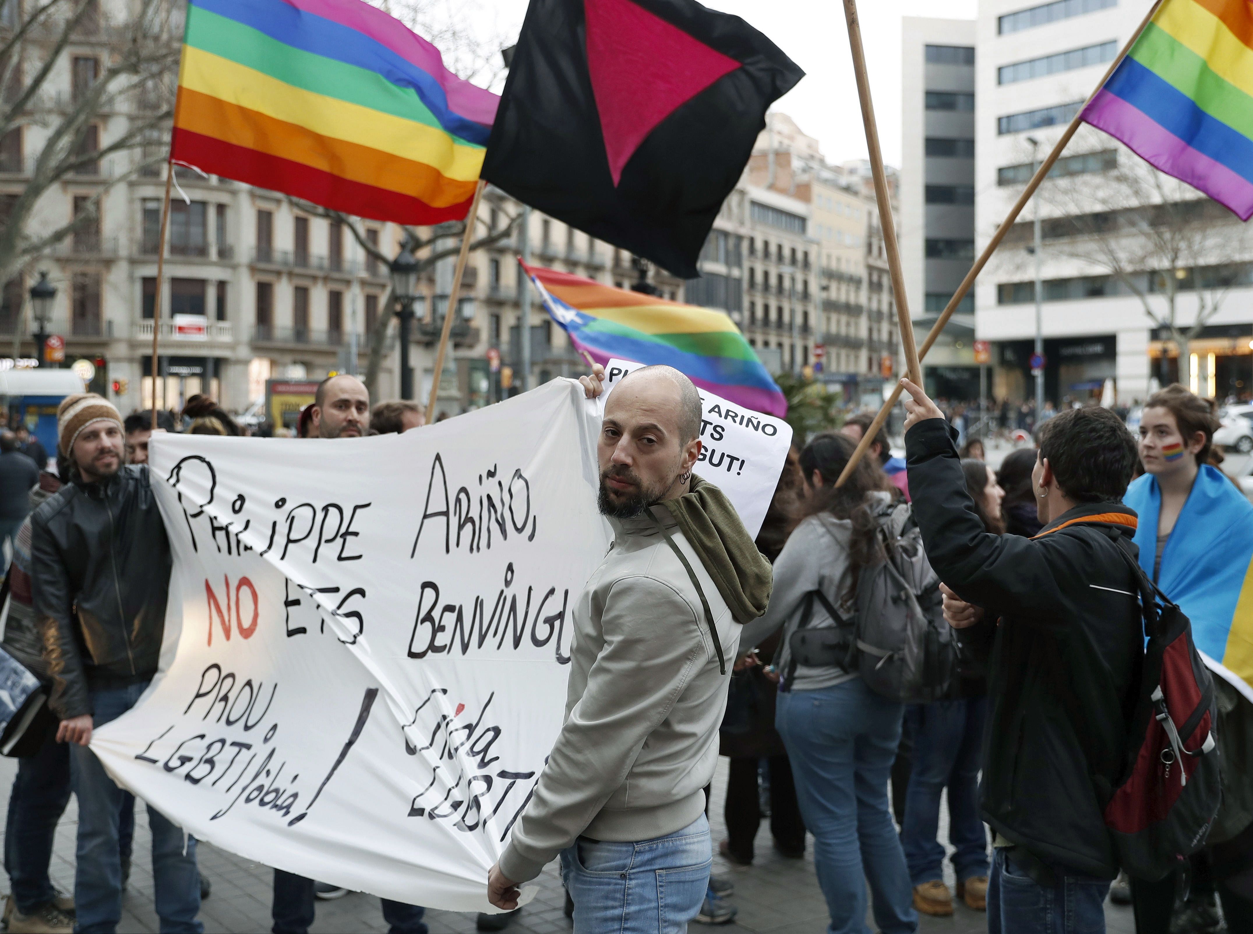 Incidentes en la conferencia sobre homosexualidad organizada por el obispado de Barcelona