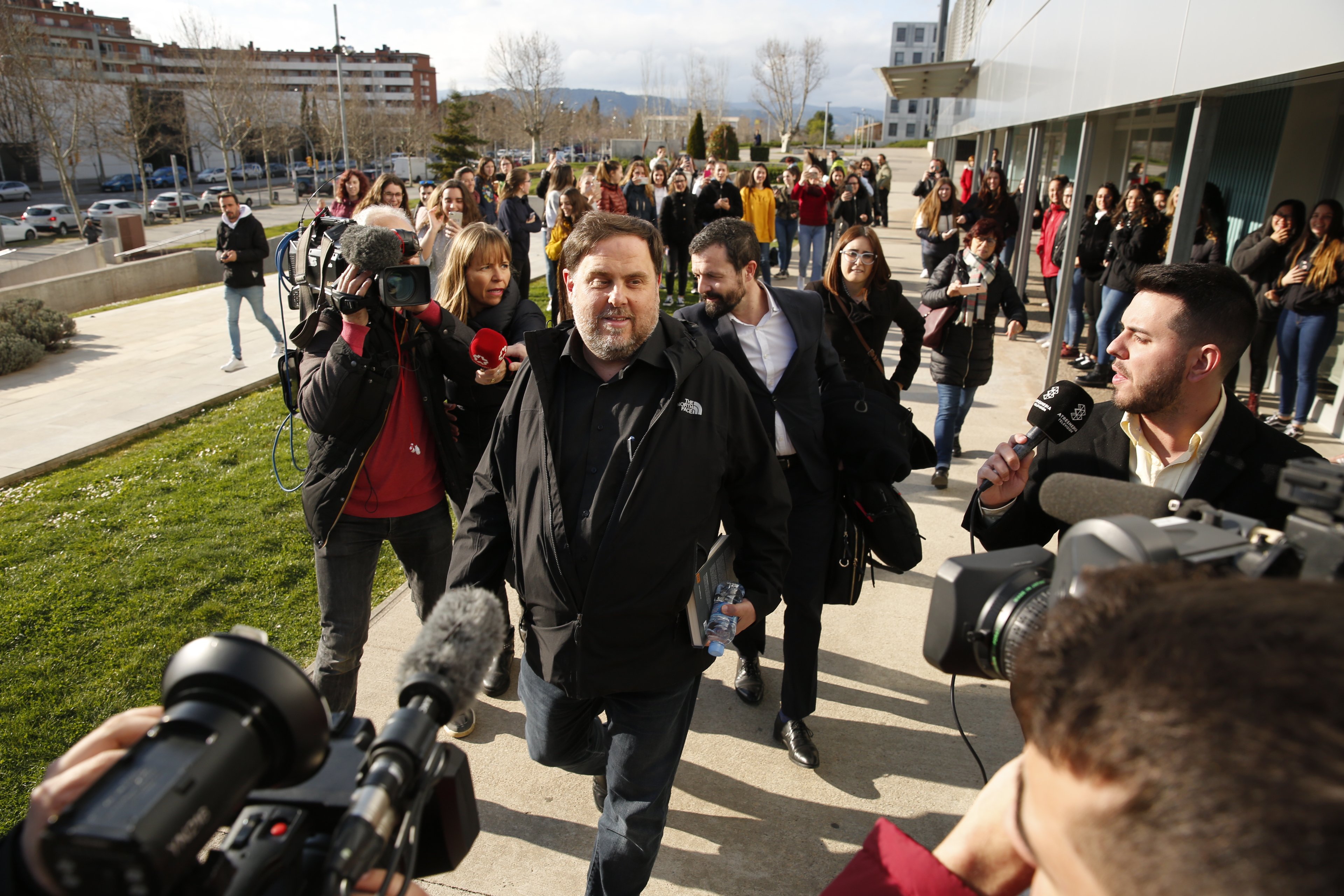 Portades de digestió complicada pel retorn de Junqueras a la universitat