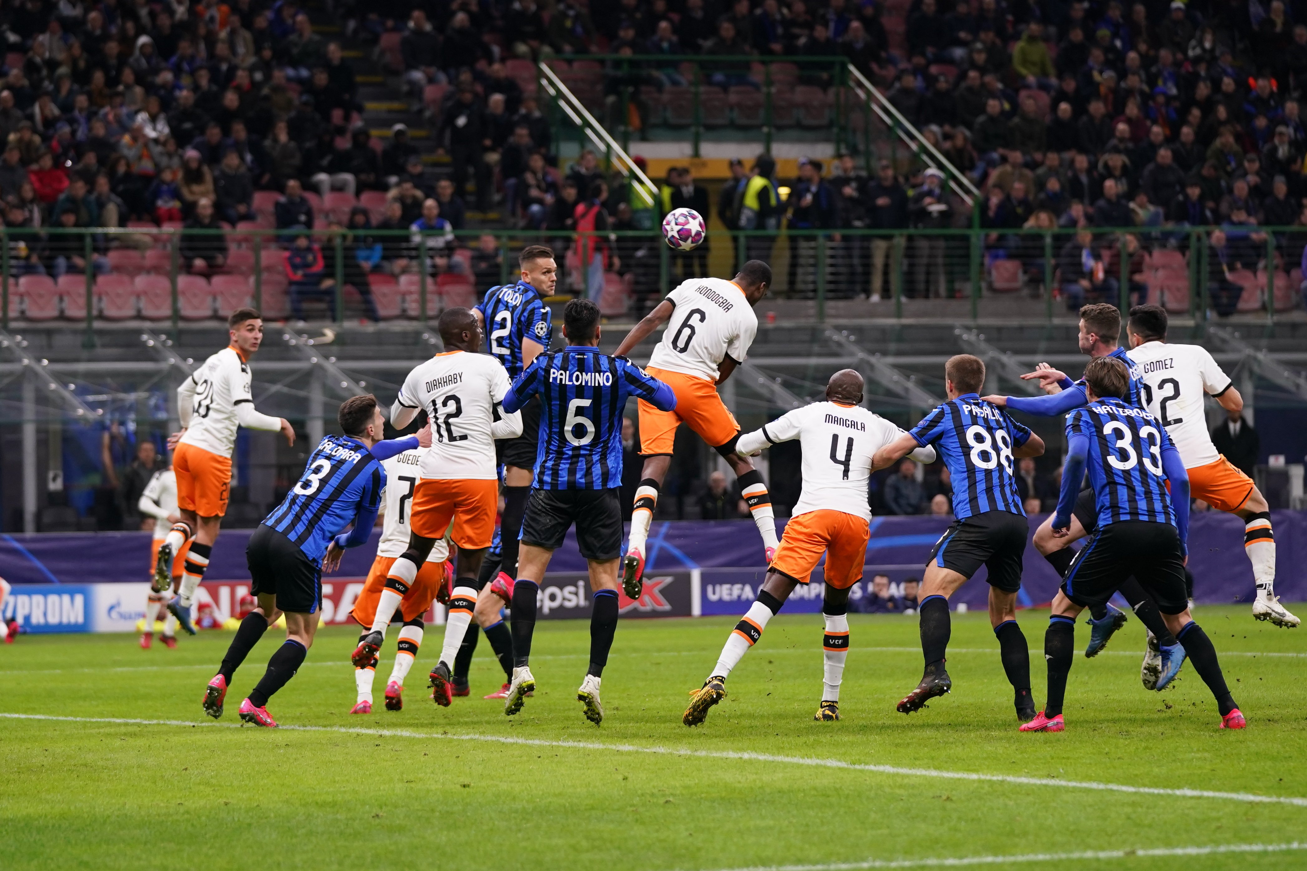 El partido entre el Atalanta y el Valencia, "una bomba biológica" de coronavirus