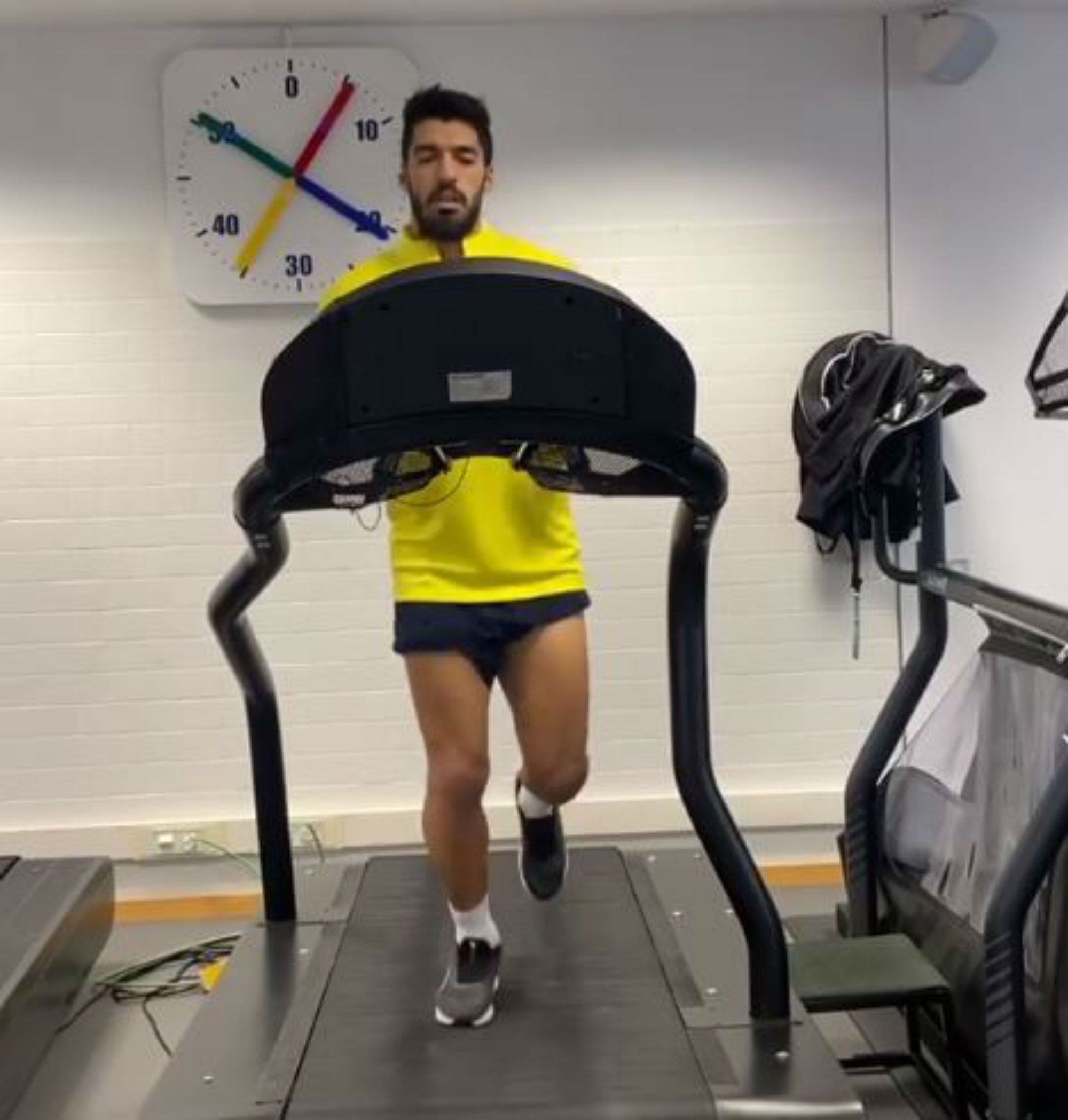 Luis Suárez ja trepitja la cinta de córrer: tornarà abans del previst?