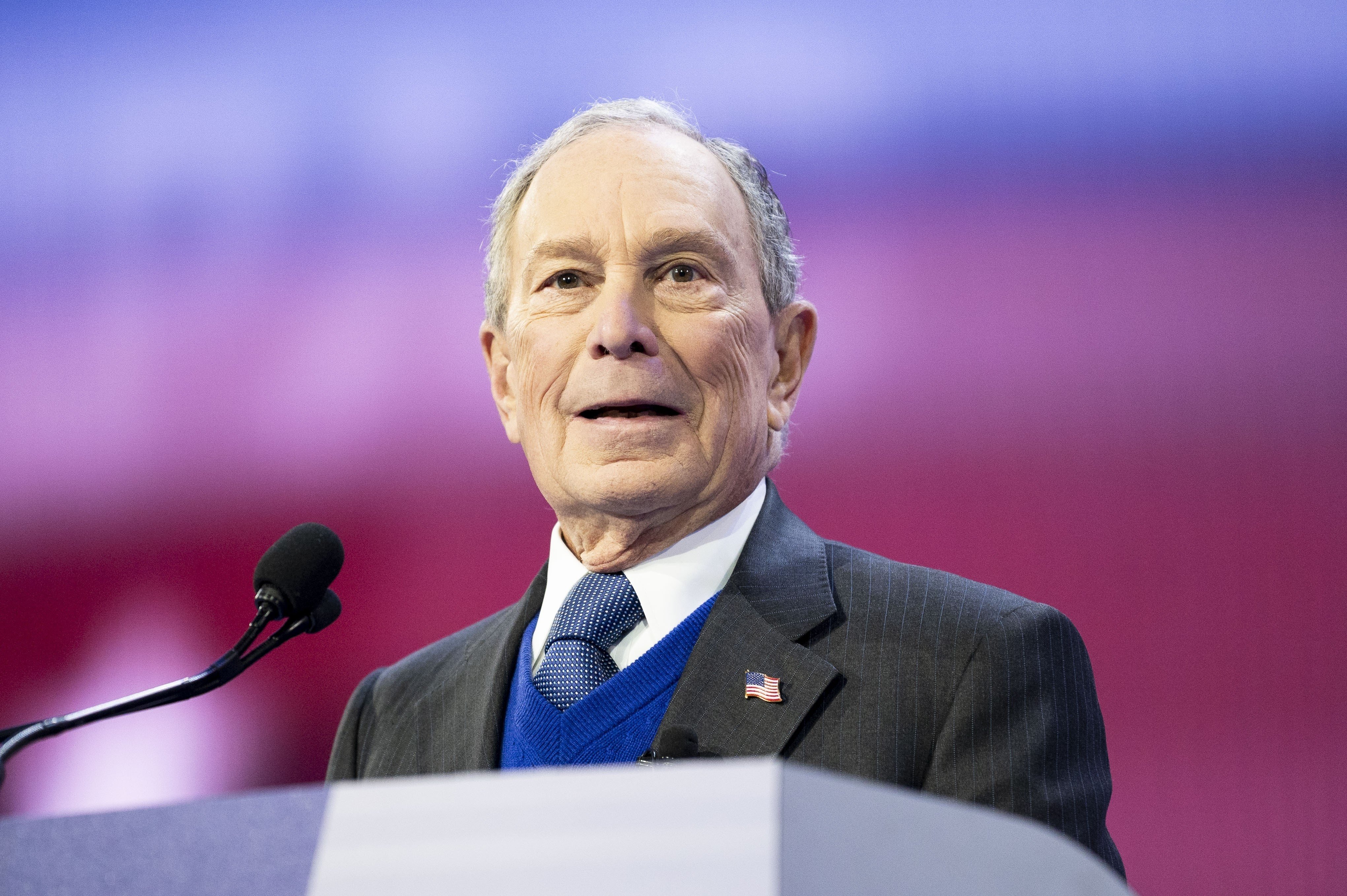 Bloomberg es retira de les primàries demòcrates i dona suport a Joe Biden