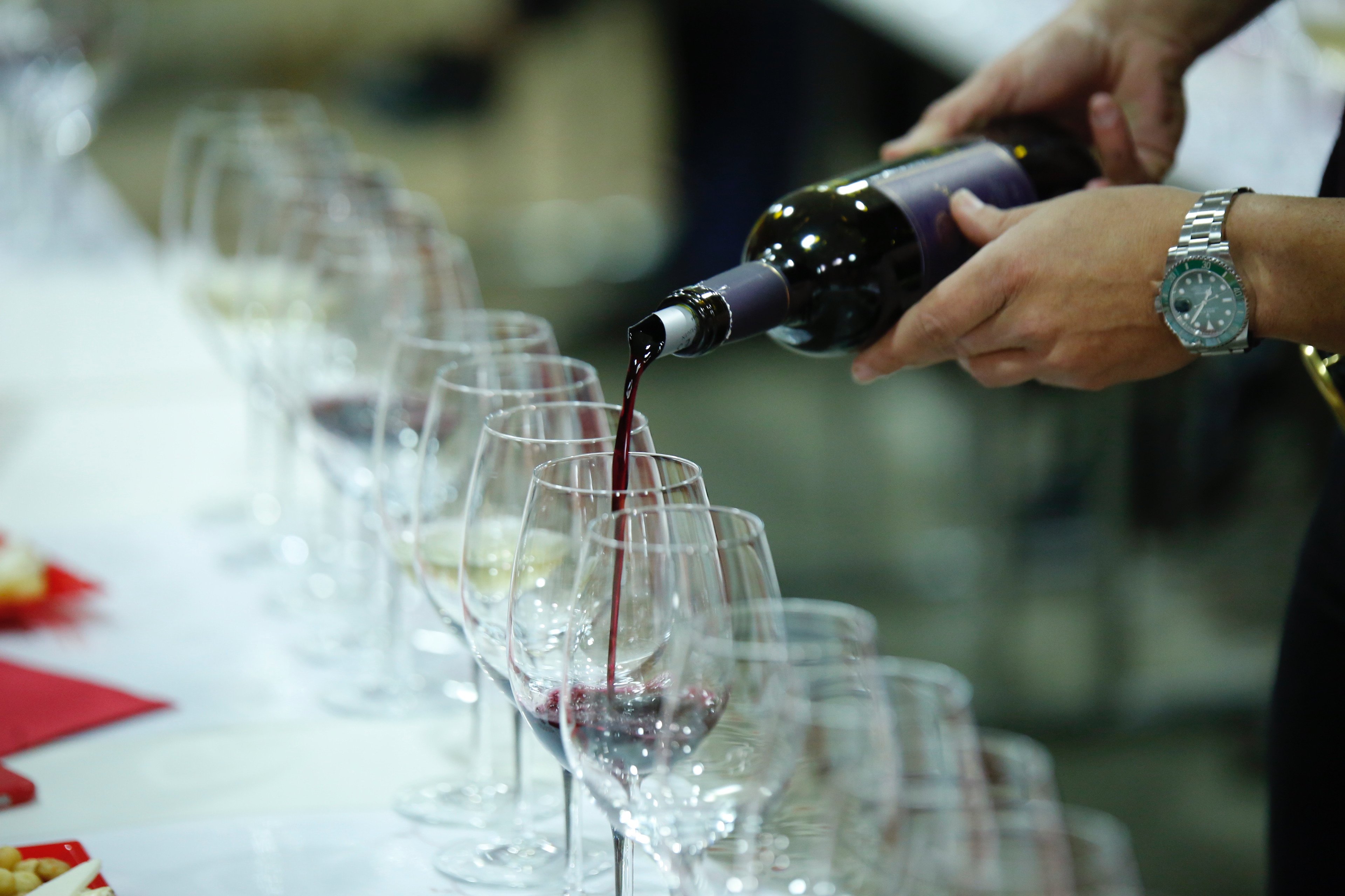 La Eurocámara rechaza etiquetar el vino como un producto cancerígeno