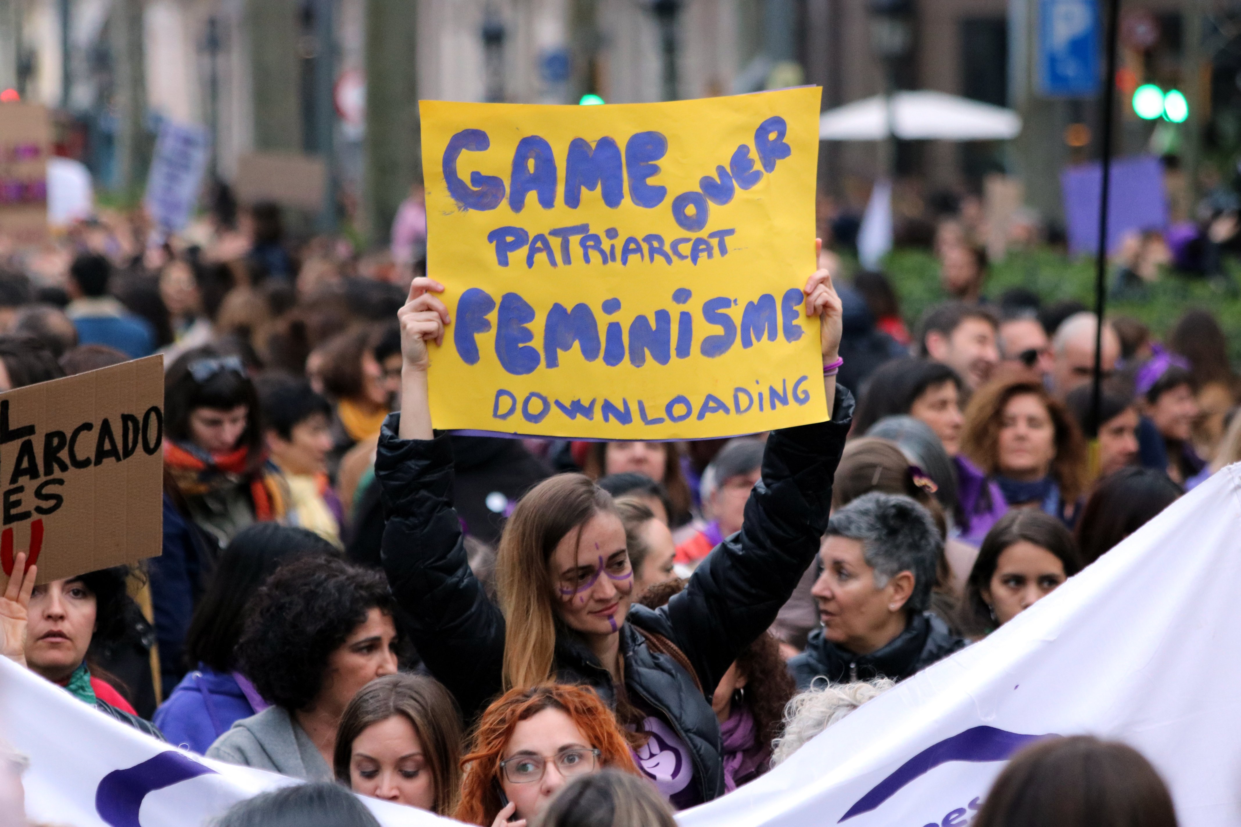 1 de cada 5 homes joves nega l'existència de la violència de gènere