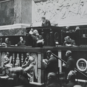 La ultradreta francesa proposa lliurar a Franco els exiliats republicans. Assemblée Nationale (circa 1914). Font Assemblée Nationale