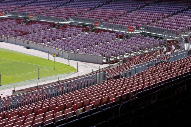 Camp Nou buit butaques graderia porta tancada - Sergi Alcàzar