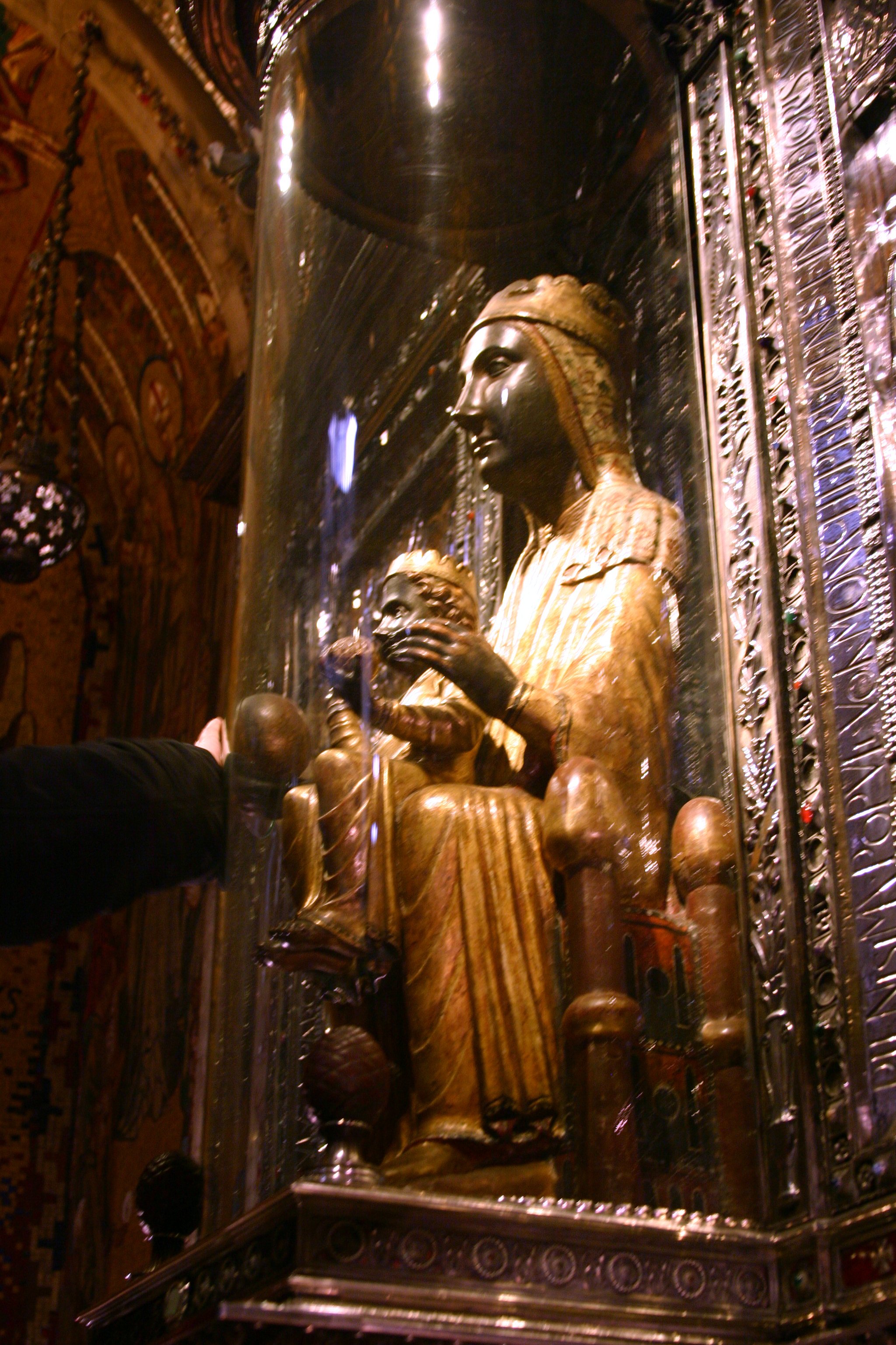 Montserrat presenta dos ERTO que afecten prop de 300 treballadors