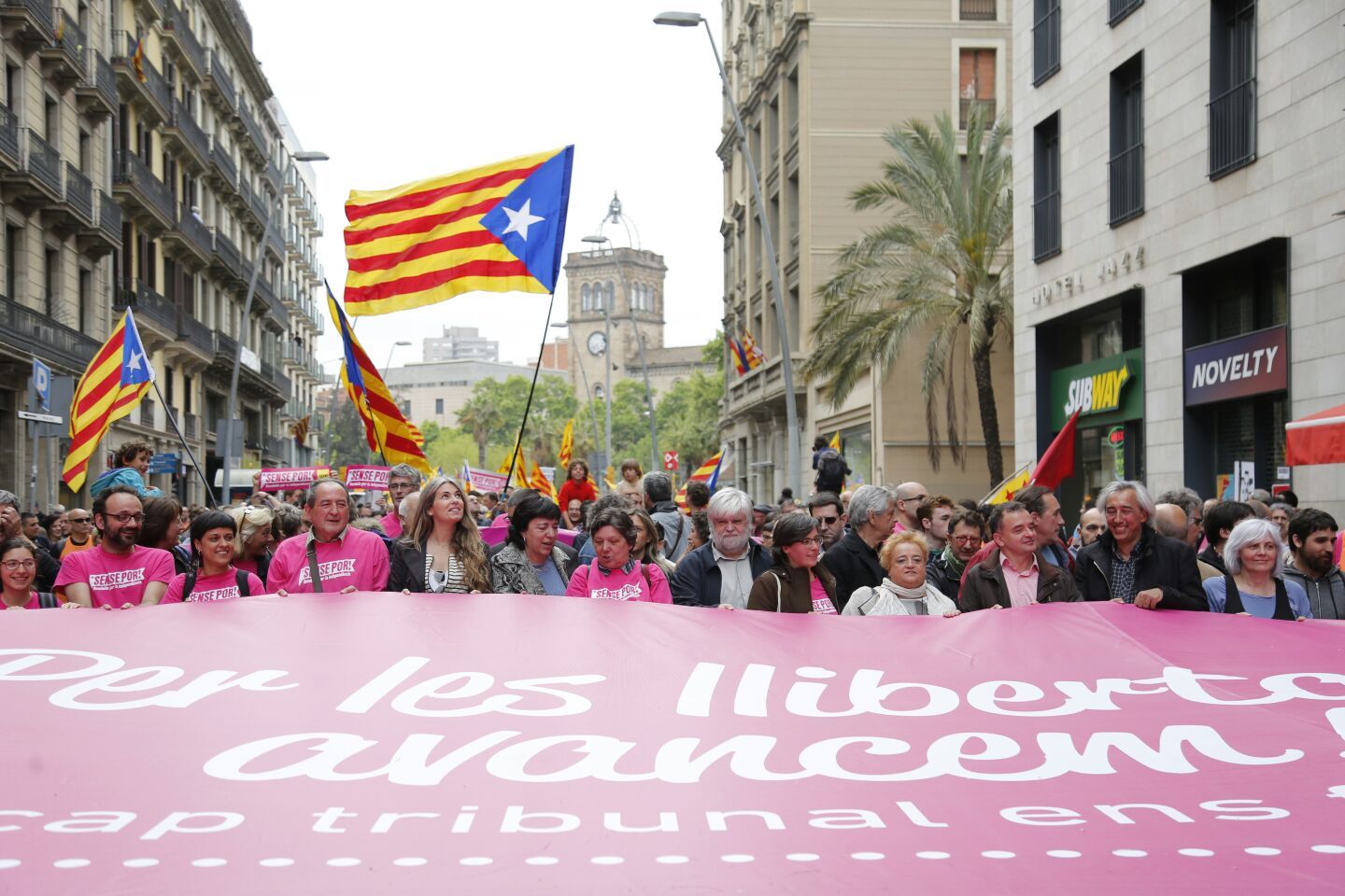 Arranca la manifestación de la CUP por la desobediencia