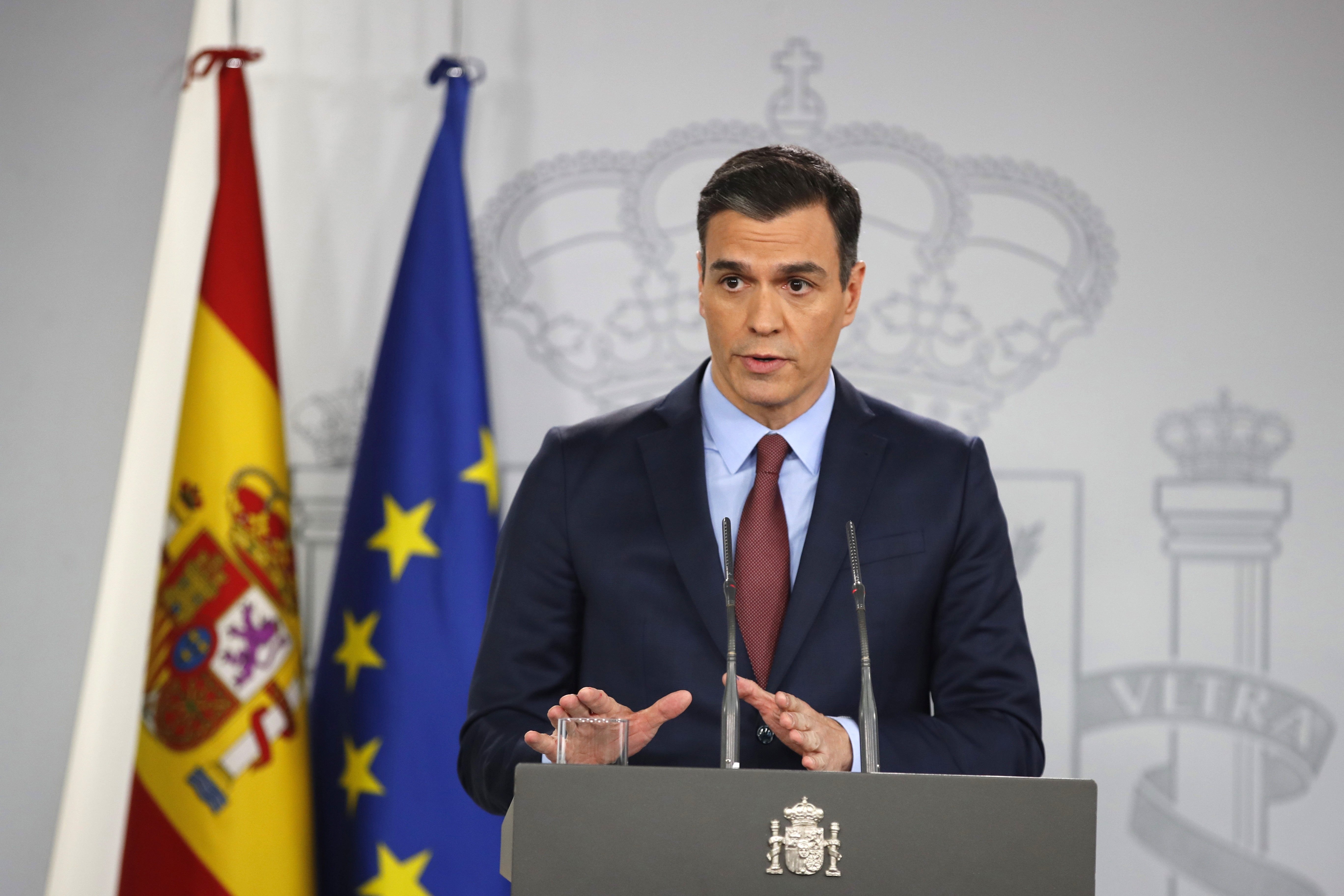 Sánchez no descarta aplicar l'estat d'alarma i demana suspendre les classes