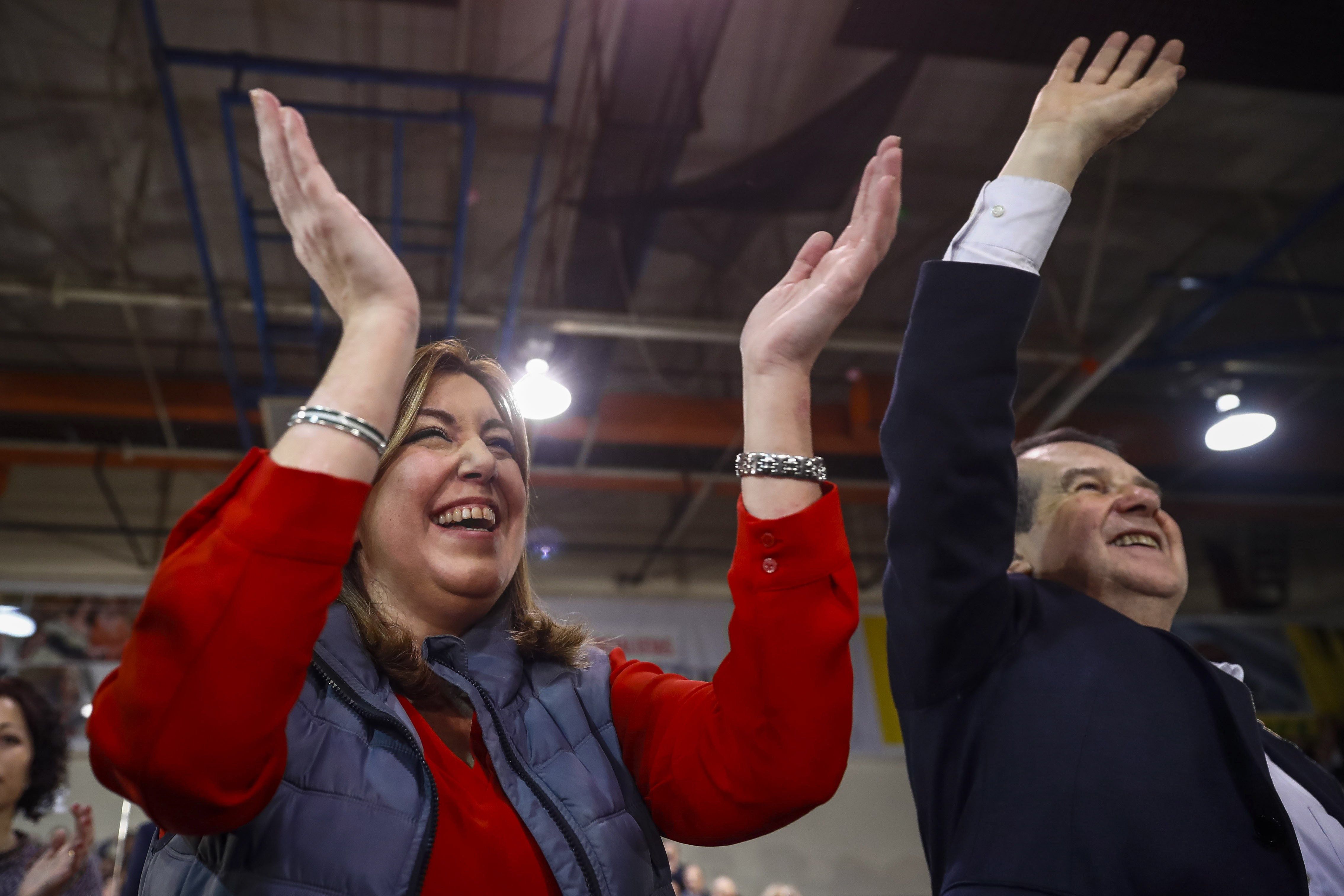 Susana Díaz condecora al director de 'El País' que frenó a Pedro Sánchez