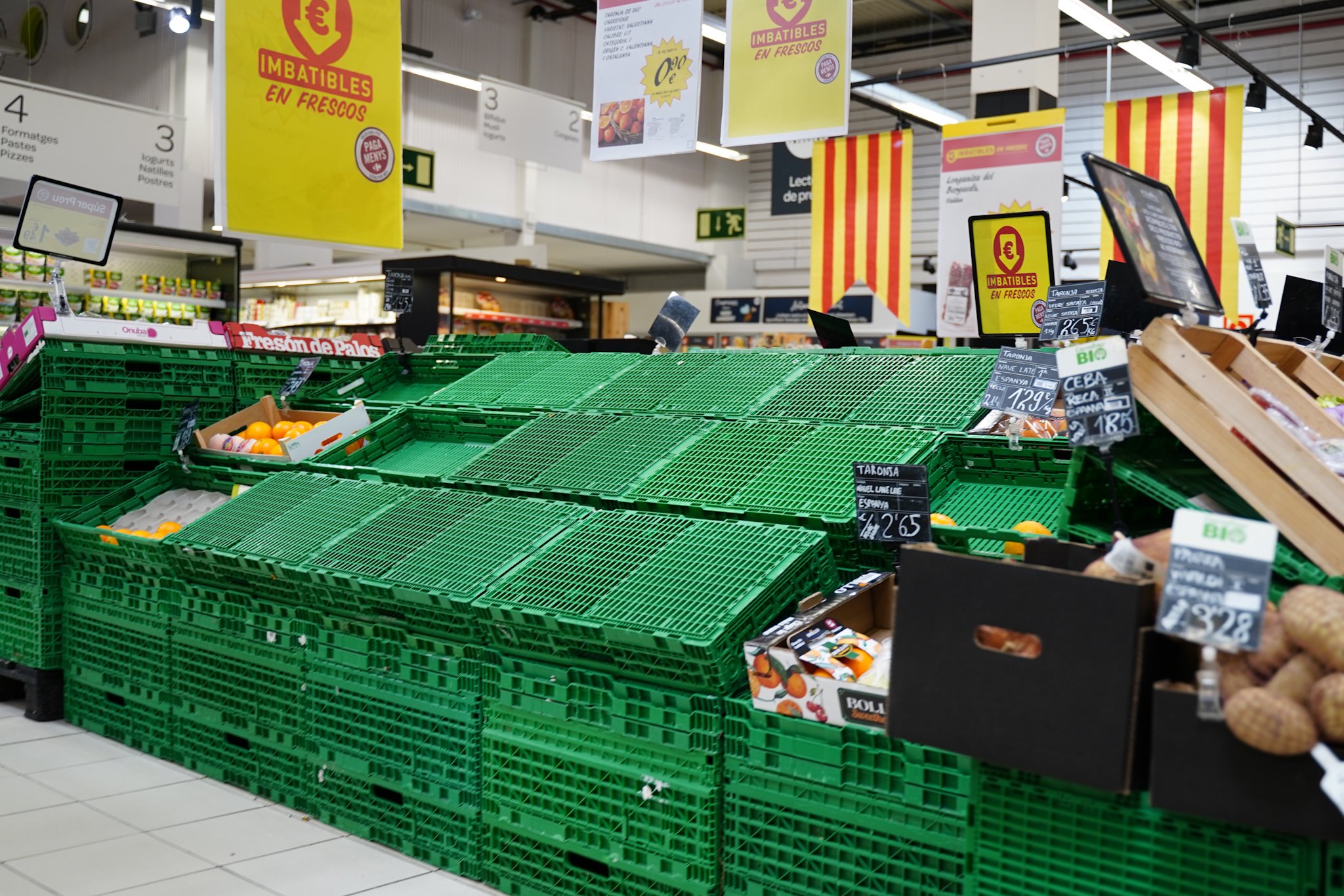 Los súper de Igualada, sobrepasados: "Faltan manos para reponer estantes"